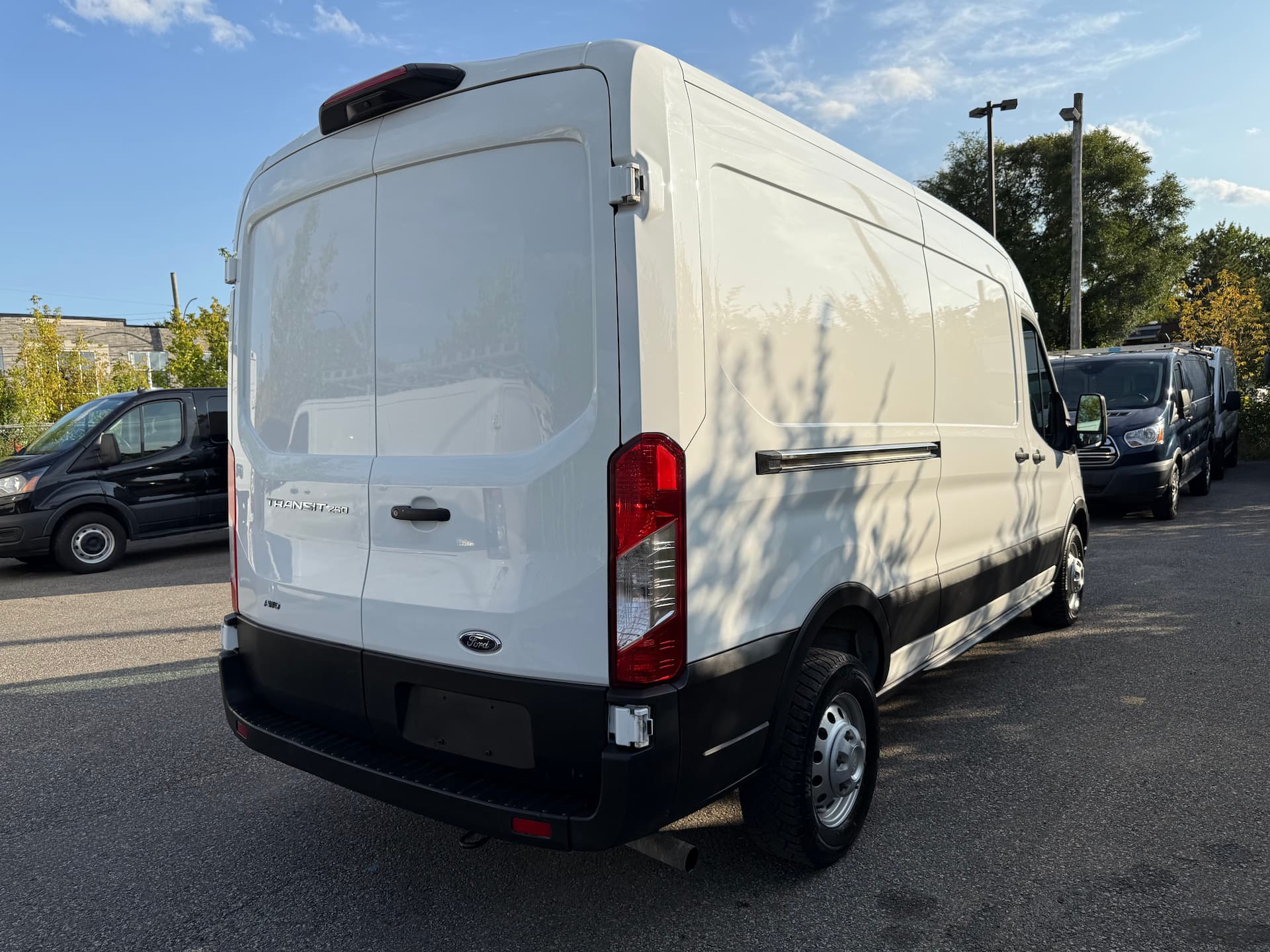 Ford Transit Cargo Van 2023 - Image 5