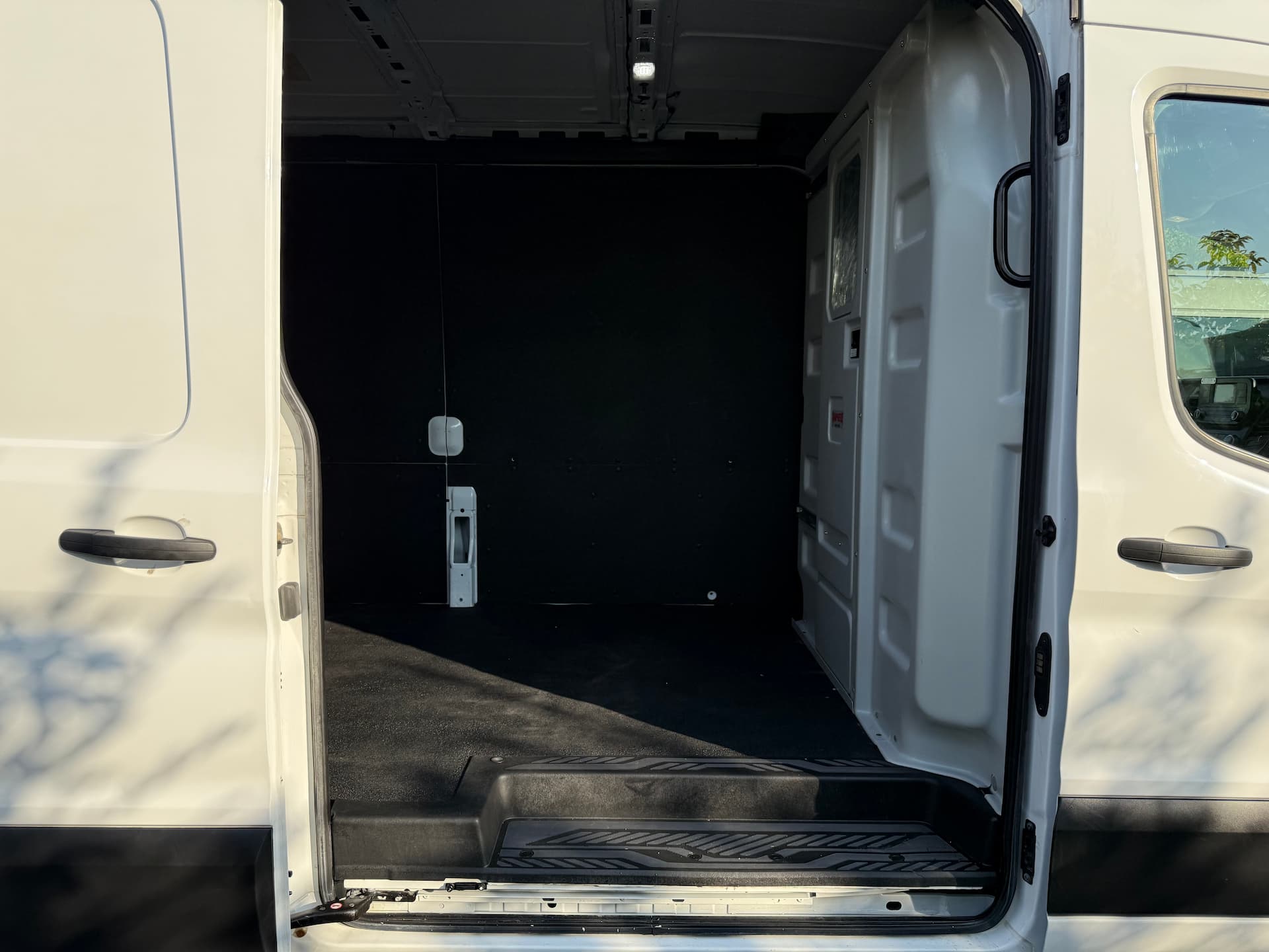 Ford Transit Cargo Van 2023 - Image 14