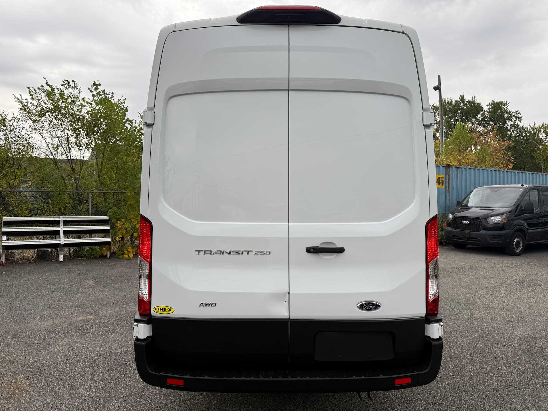 Ford Transit Cargo Van 2022 - Image 4
