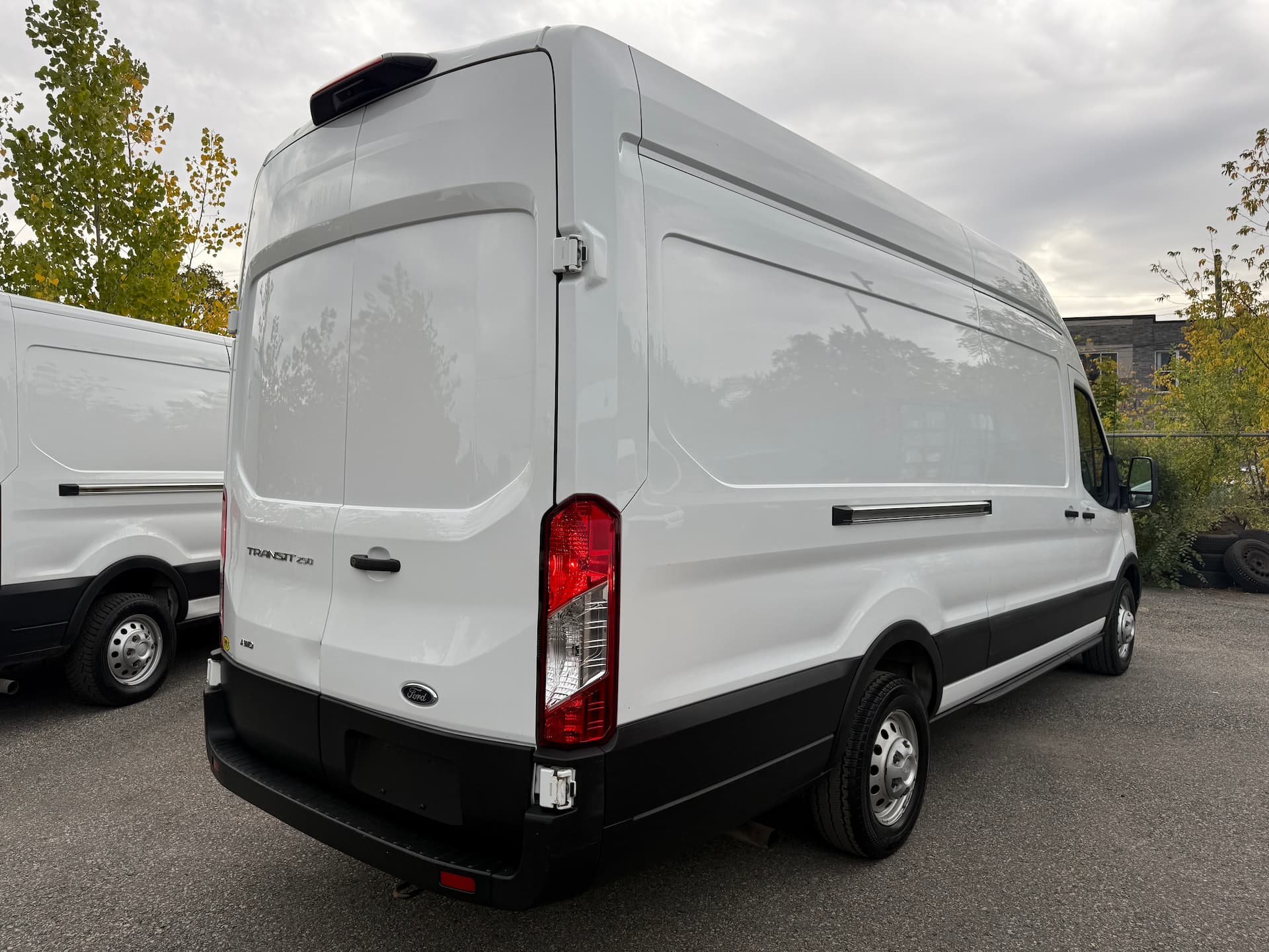 Ford Transit Cargo Van 2022 - Image 5