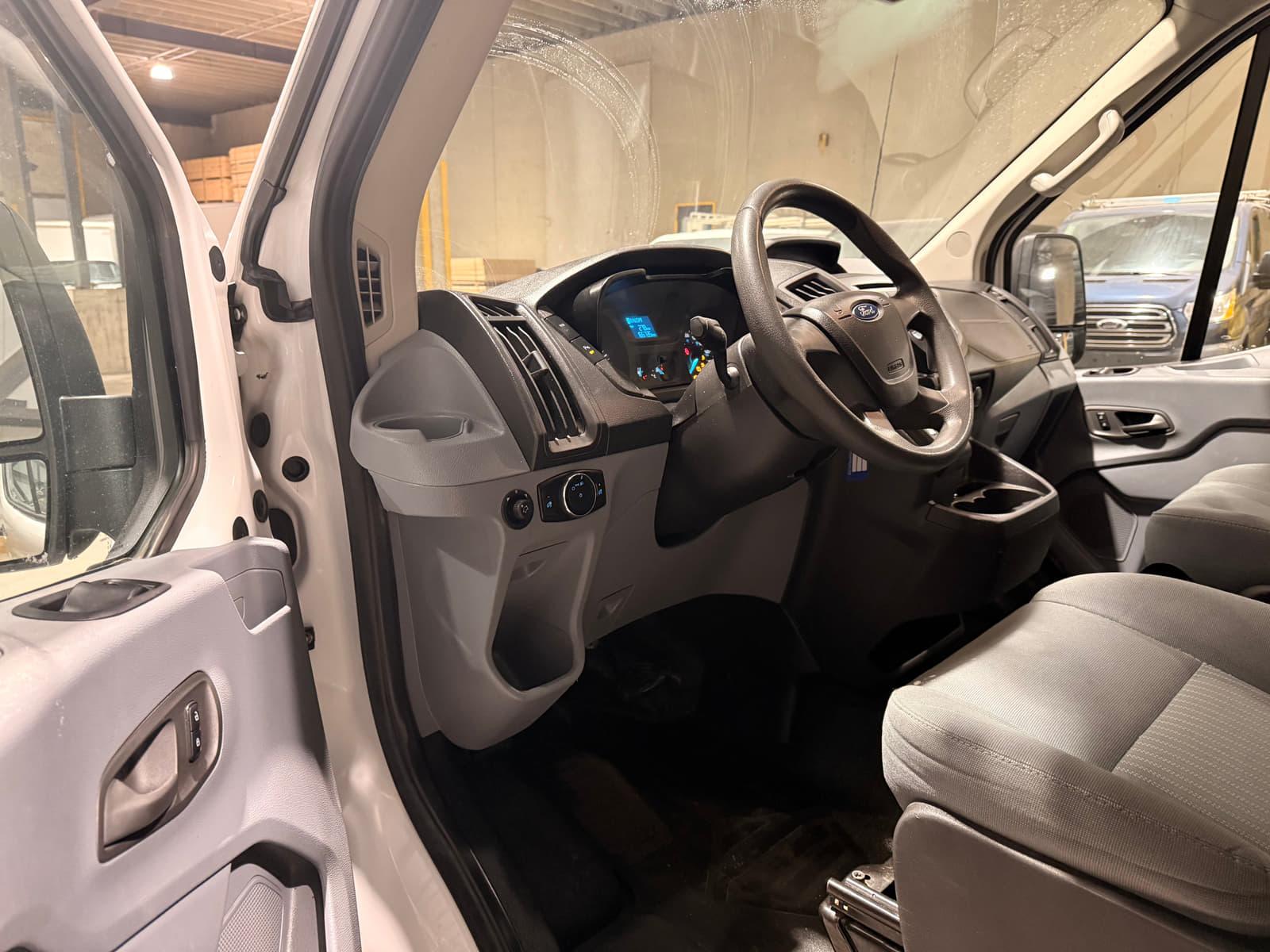 Ford Transit Passenger Wagon 2015 - Image 11