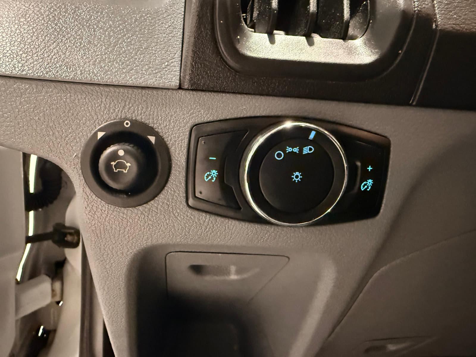 Ford Transit Passenger Wagon 2015 - Image 21