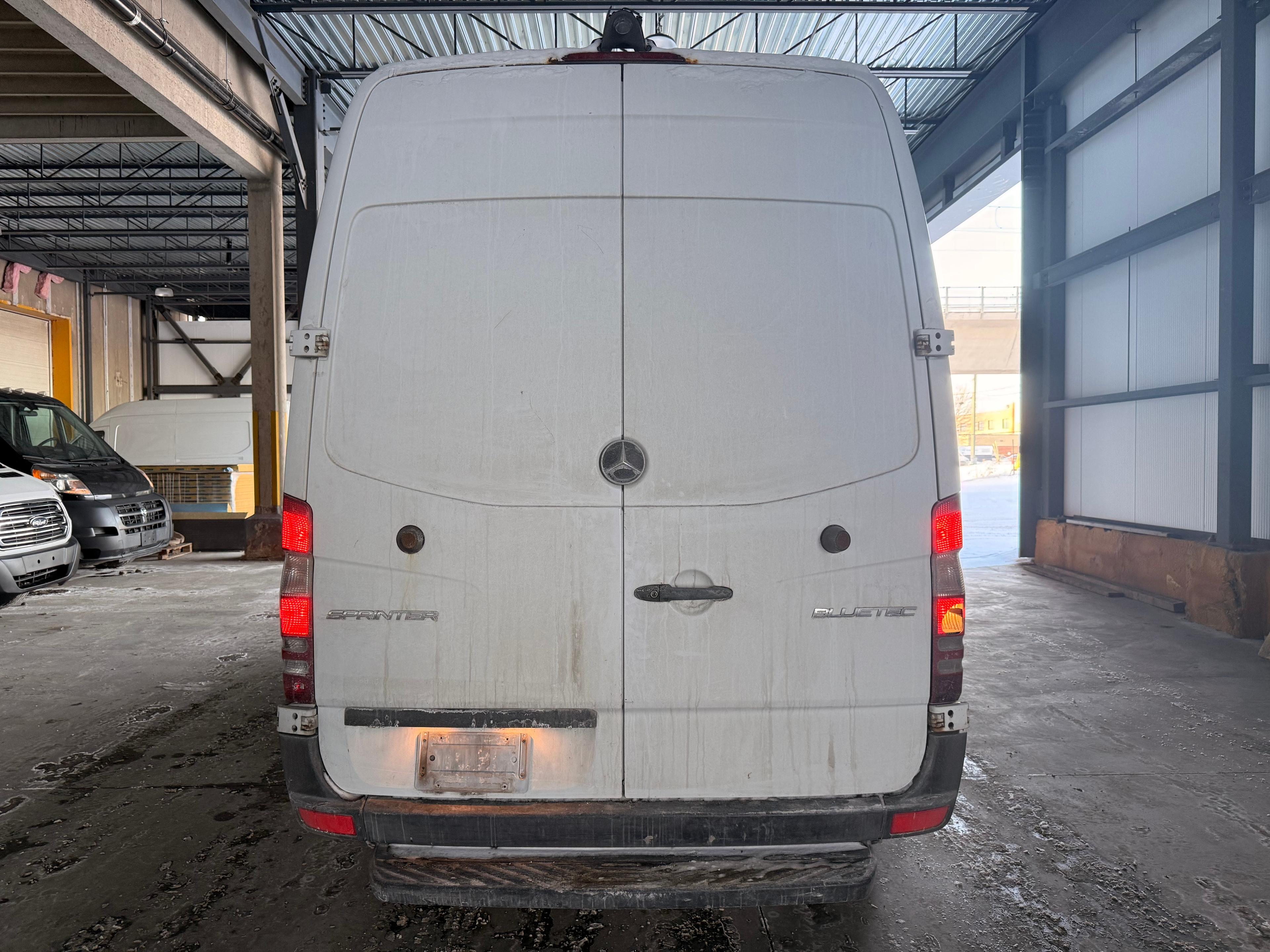 Mercedes-Benz Sprinter Cargo Van 2014 - Image 4