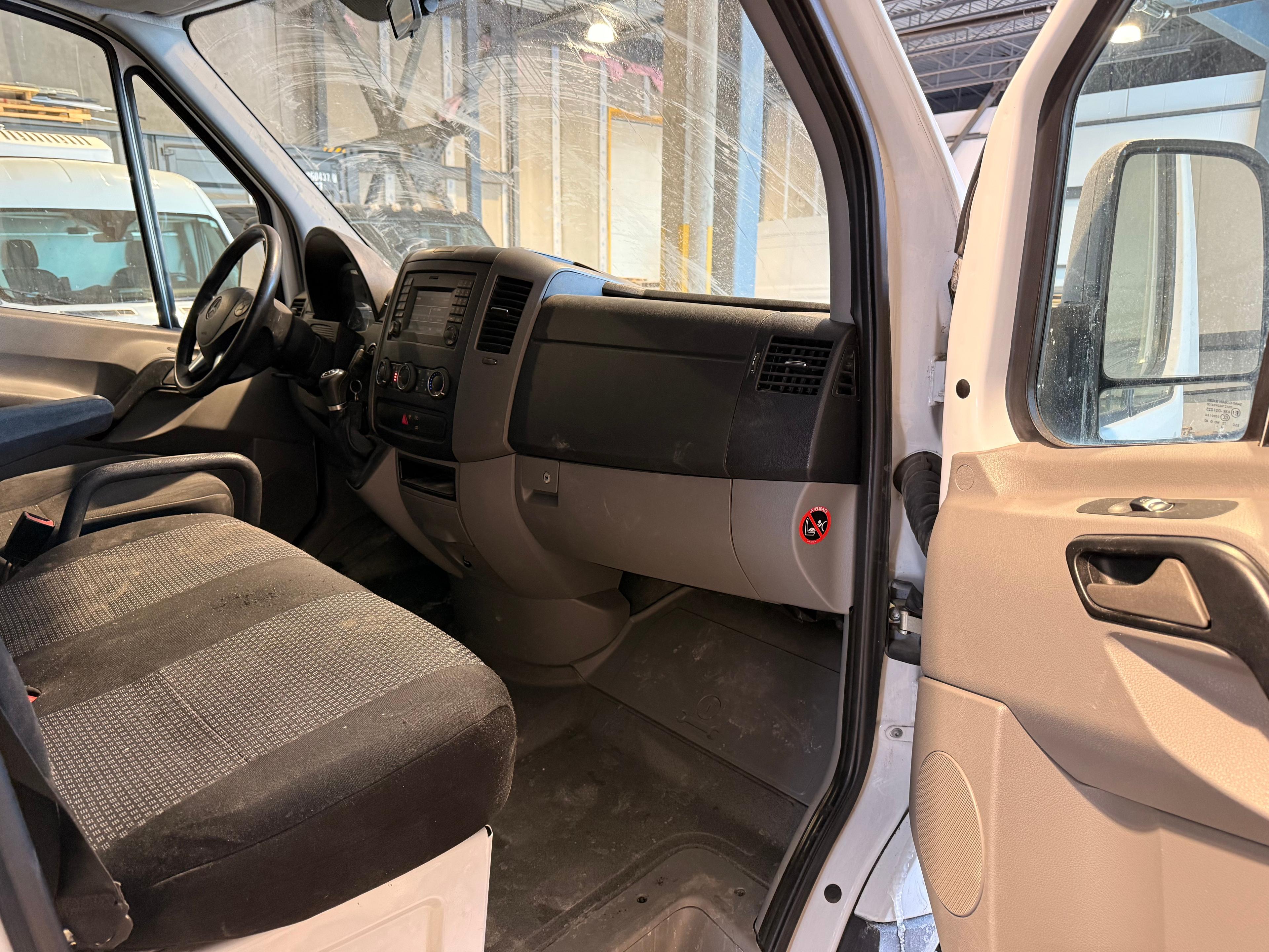 Mercedes-Benz Sprinter Cargo Van 2014 - Image 11