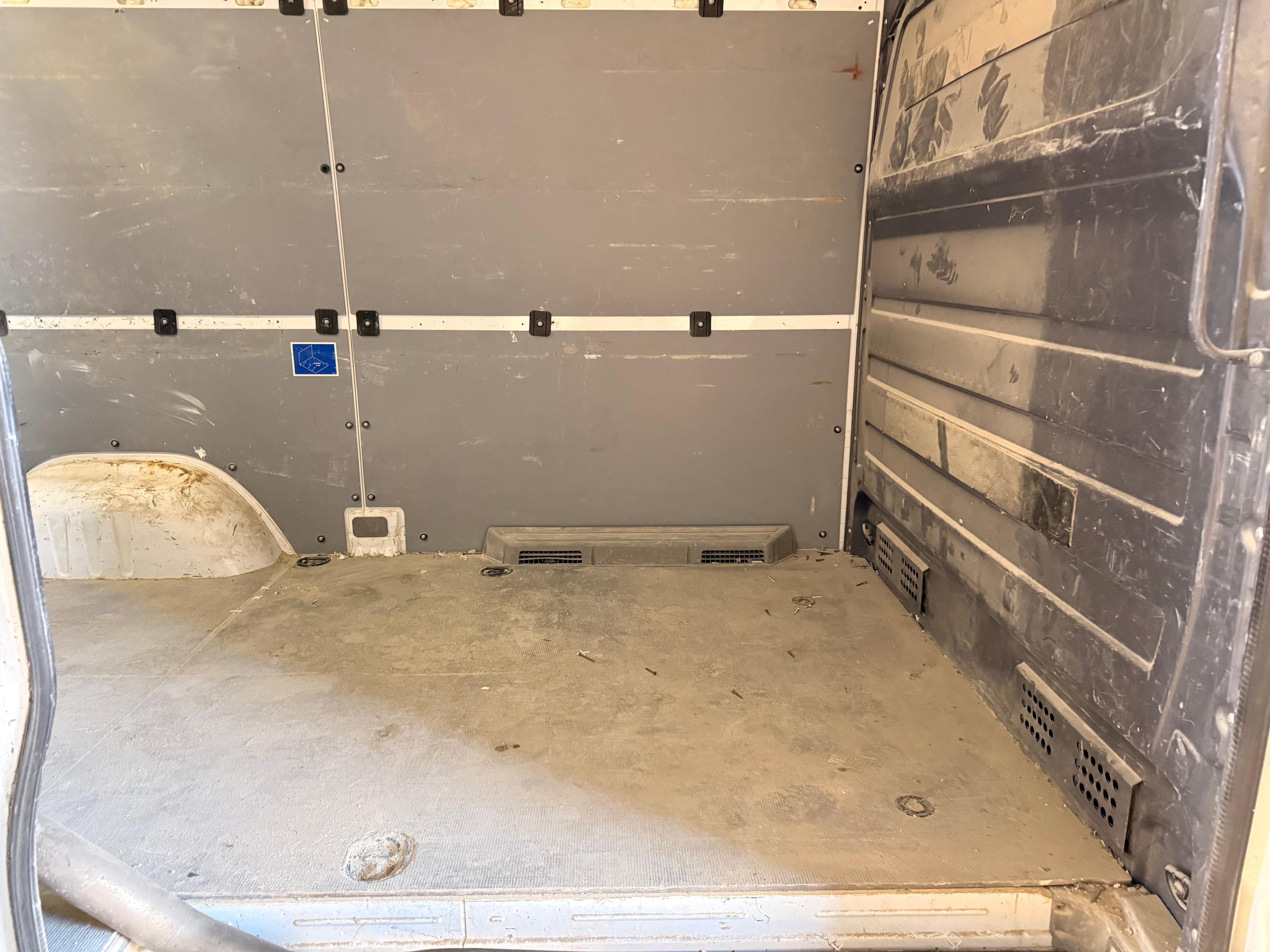 Mercedes-Benz Sprinter Cargo Van 2014 - Image 12