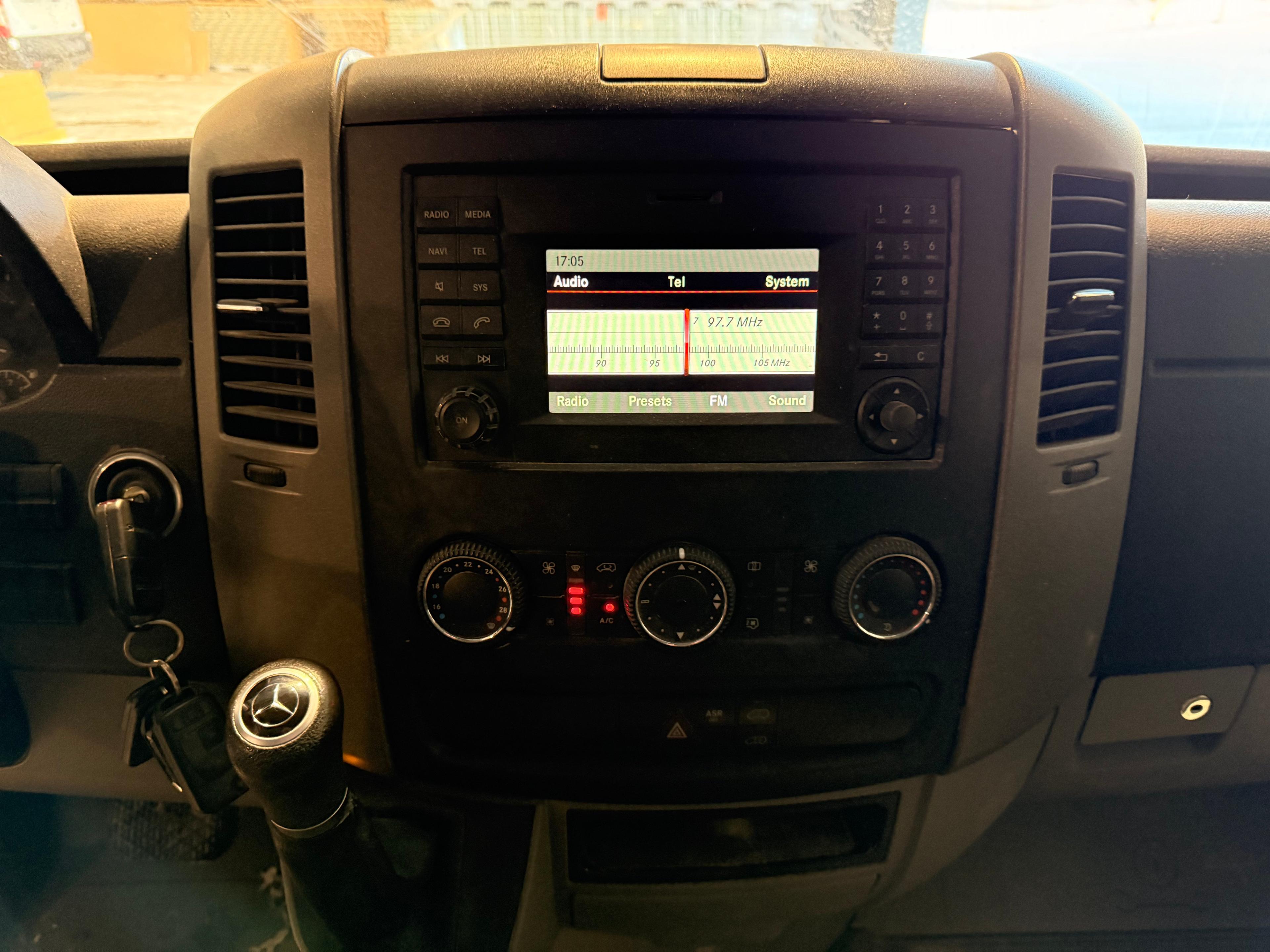 Mercedes-Benz Sprinter Cargo Van 2014 - Image 16