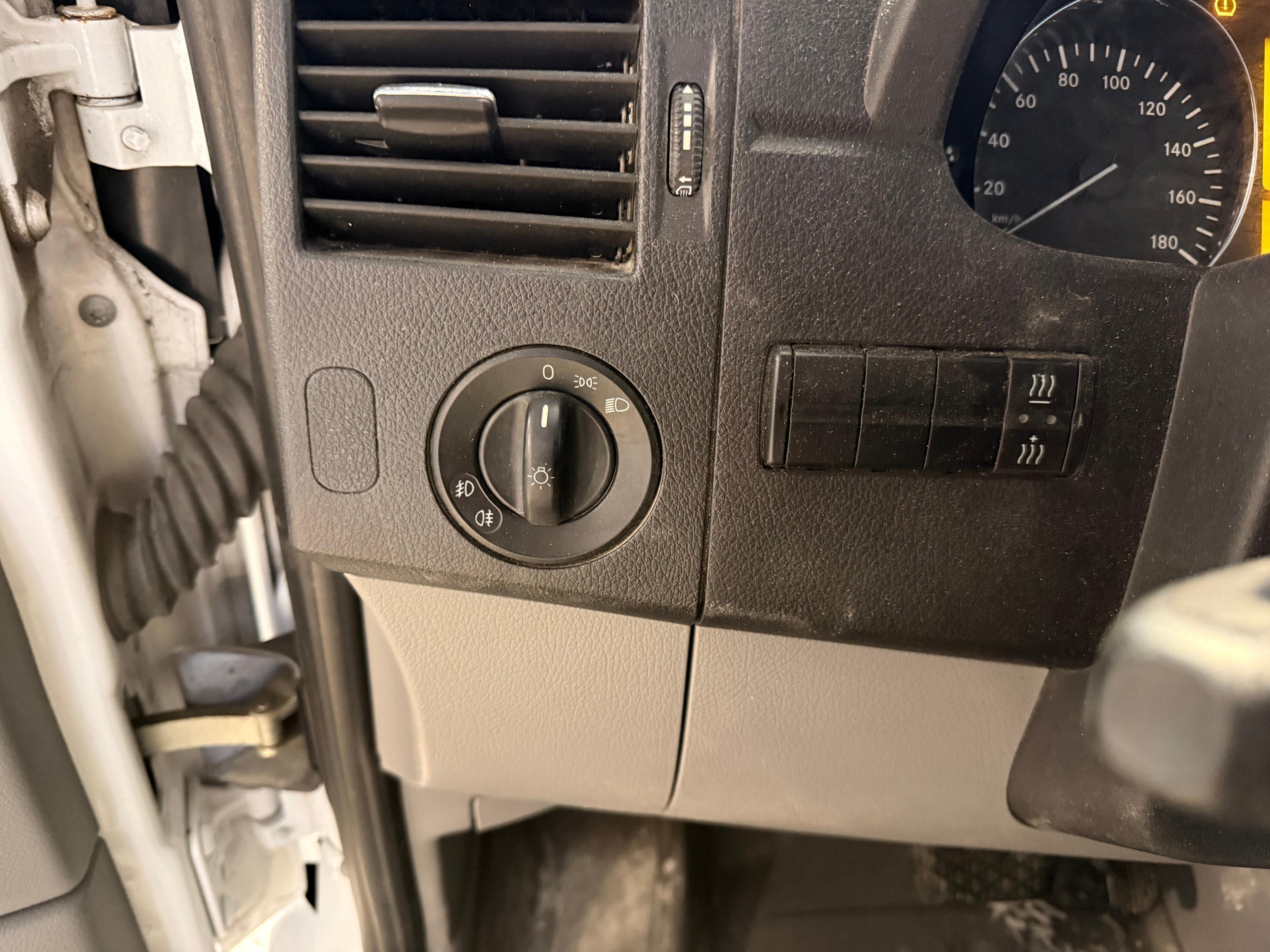 Mercedes-Benz Sprinter Cargo Van 2014 - Image 19