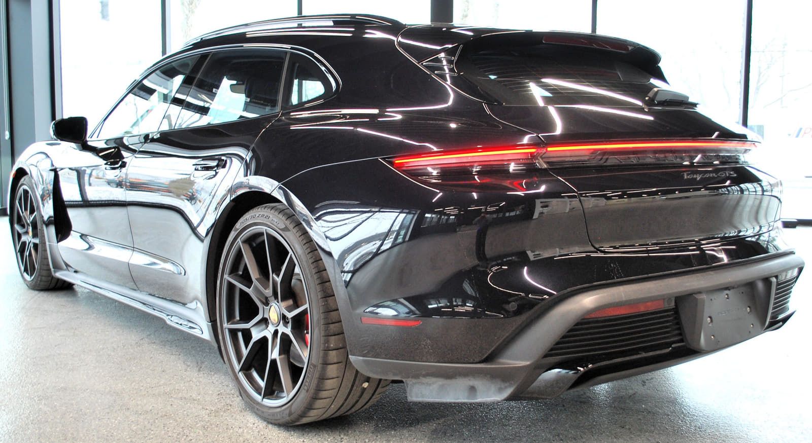Porsche Taycan 2024 - Thumbnail 3
