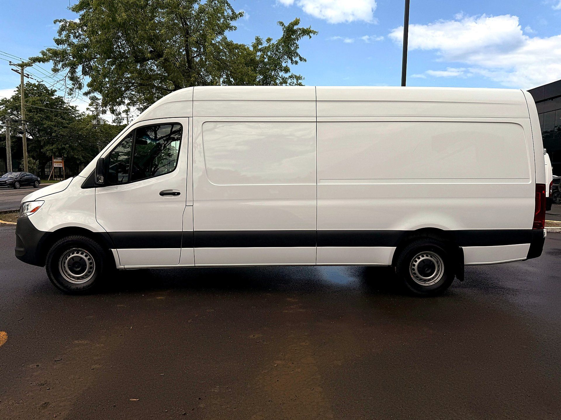 Mercedes-Benz Sprinter Cargo Van 2023 - Thumbnail 2