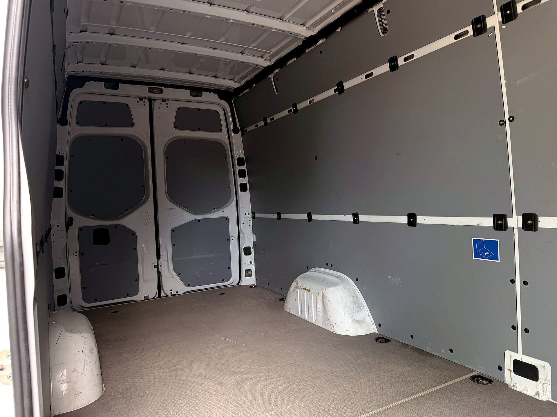 Mercedes-Benz Sprinter Cargo Van 2023 - Thumbnail 14