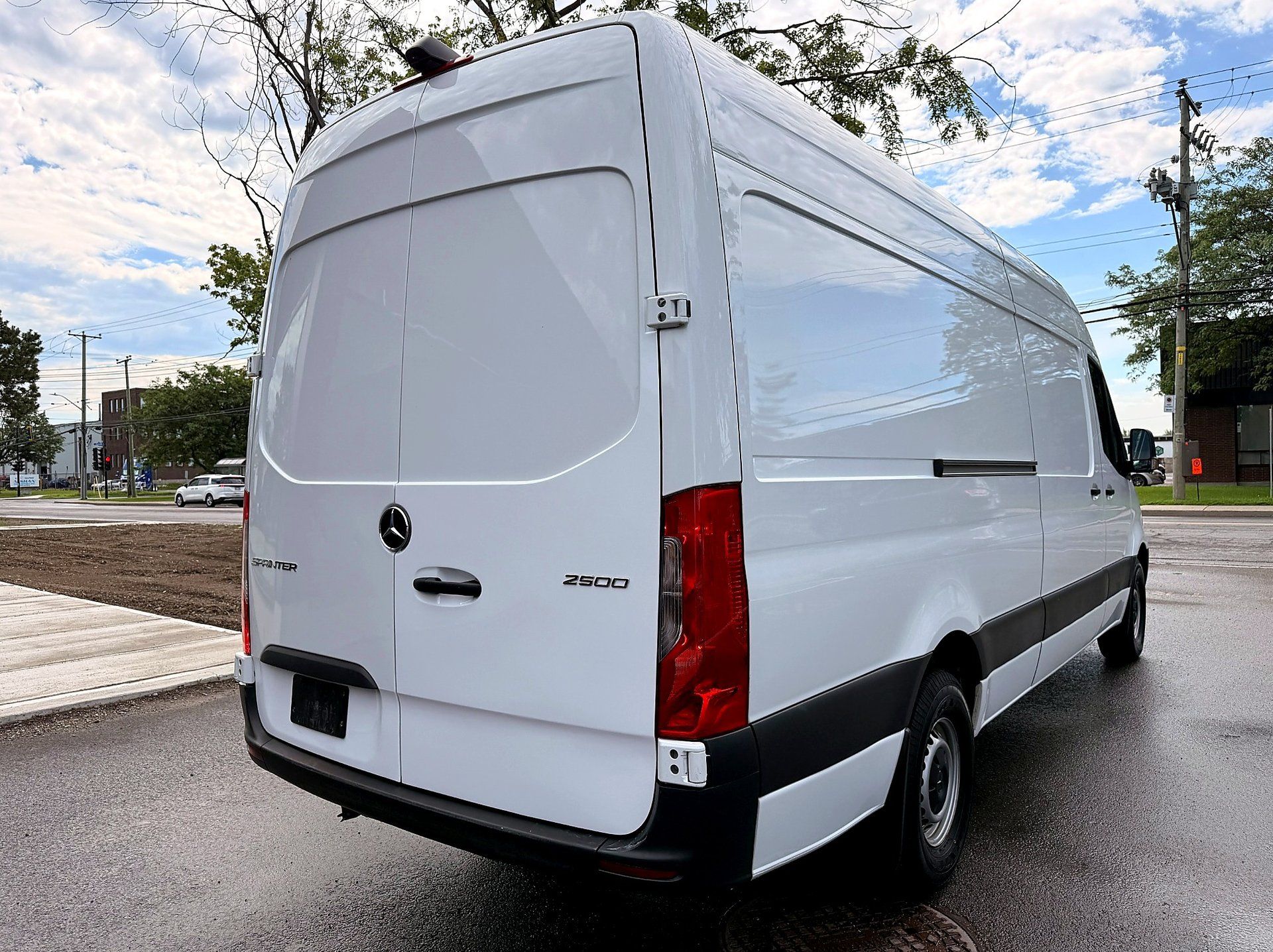 Mercedes-Benz Sprinter Cargo Van 2023 - Thumbnail 5