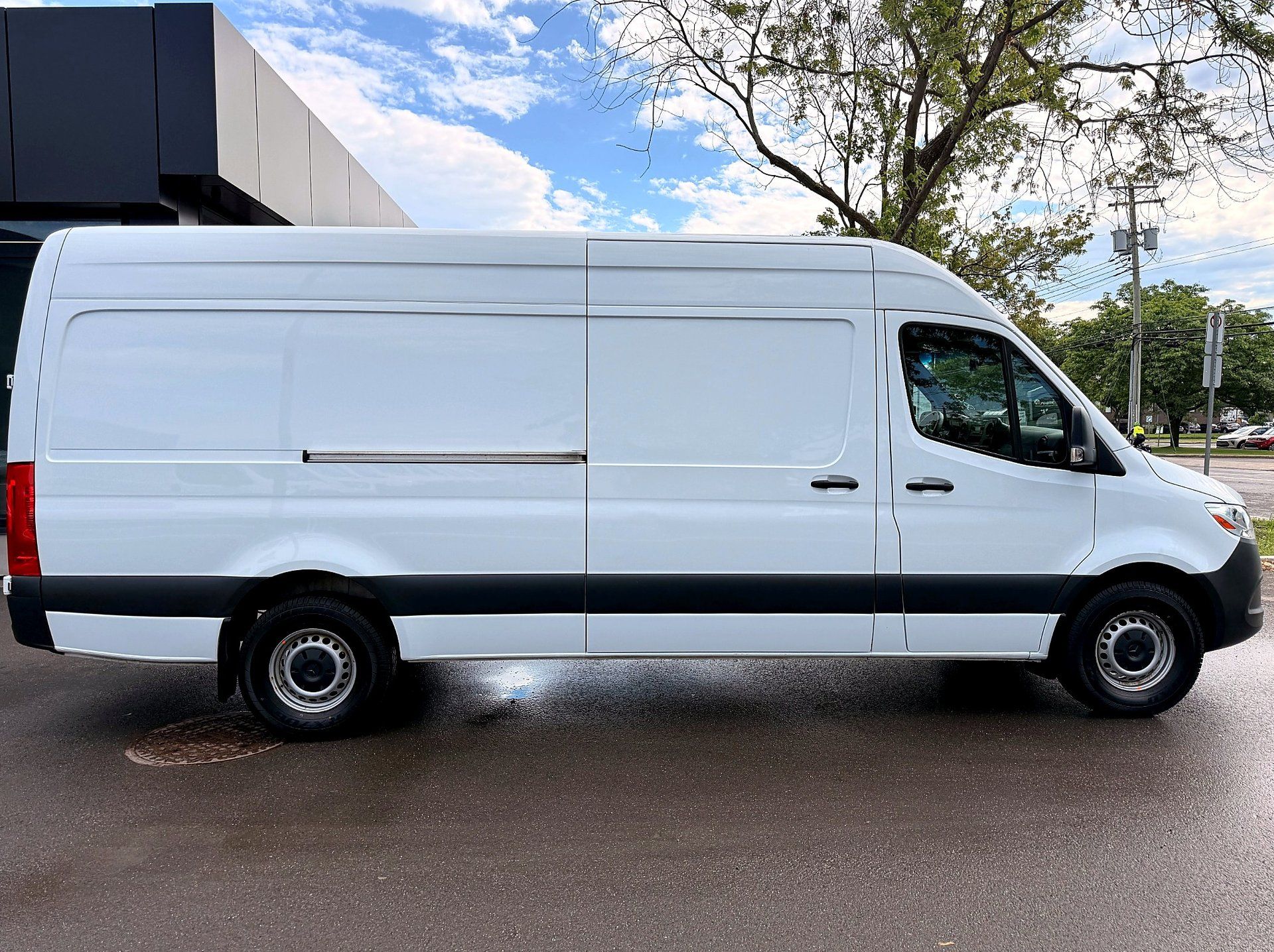 Mercedes-Benz Sprinter Cargo Van 2023 - Thumbnail 6