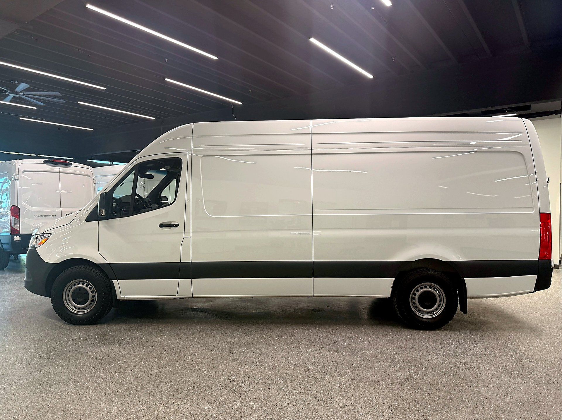 Mercedes-Benz Sprinter Cargo Van 2025 - Thumbnail 2