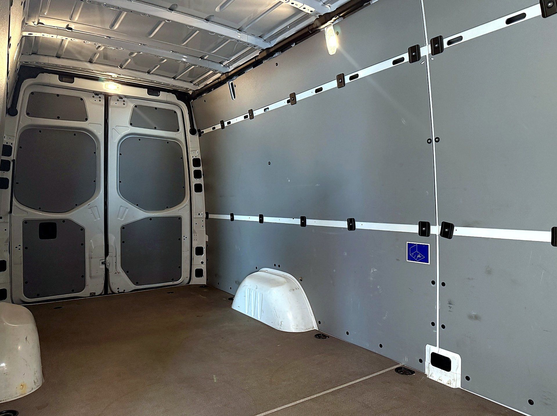 Mercedes-Benz Sprinter Cargo Van 2025 - Thumbnail 14