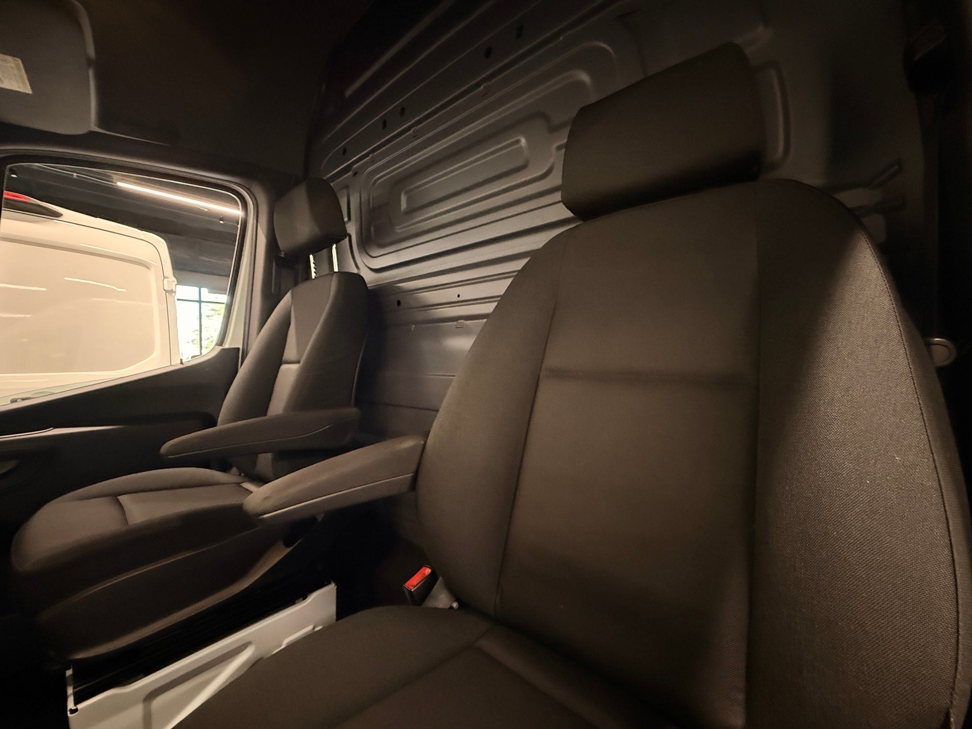 Mercedes-Benz Sprinter Cargo Van 2025 - Thumbnail 24