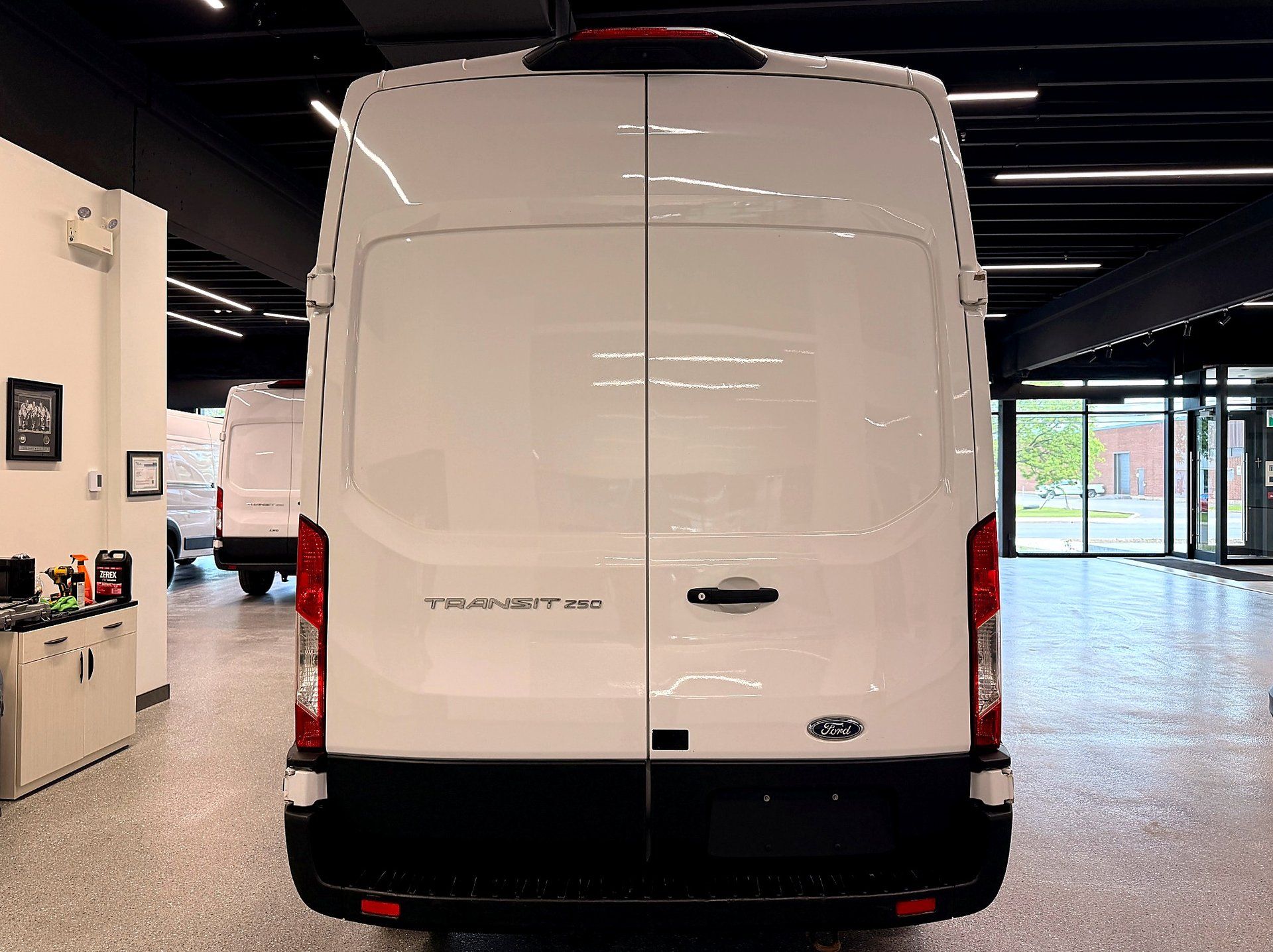 Ford Transit Cargo Van 2022 - Thumbnail 4