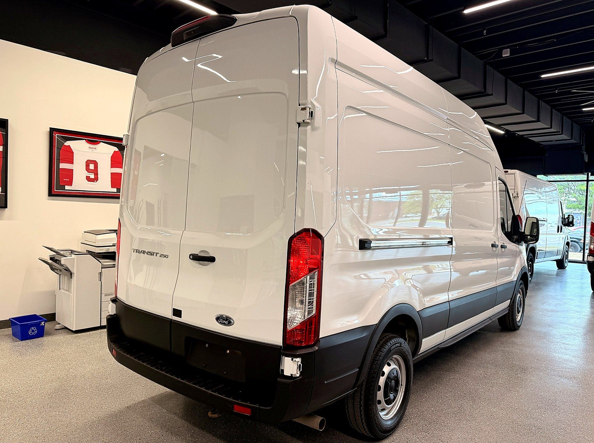 Ford Transit Cargo Van 2022 - Thumbnail 5