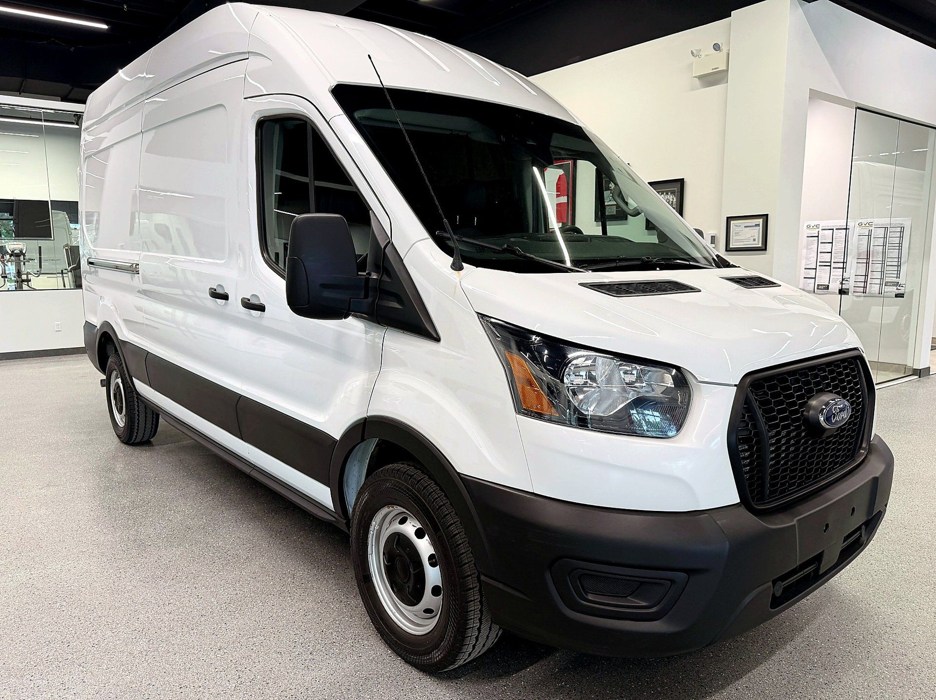 Ford Transit Cargo Van 2022 - Thumbnail 7
