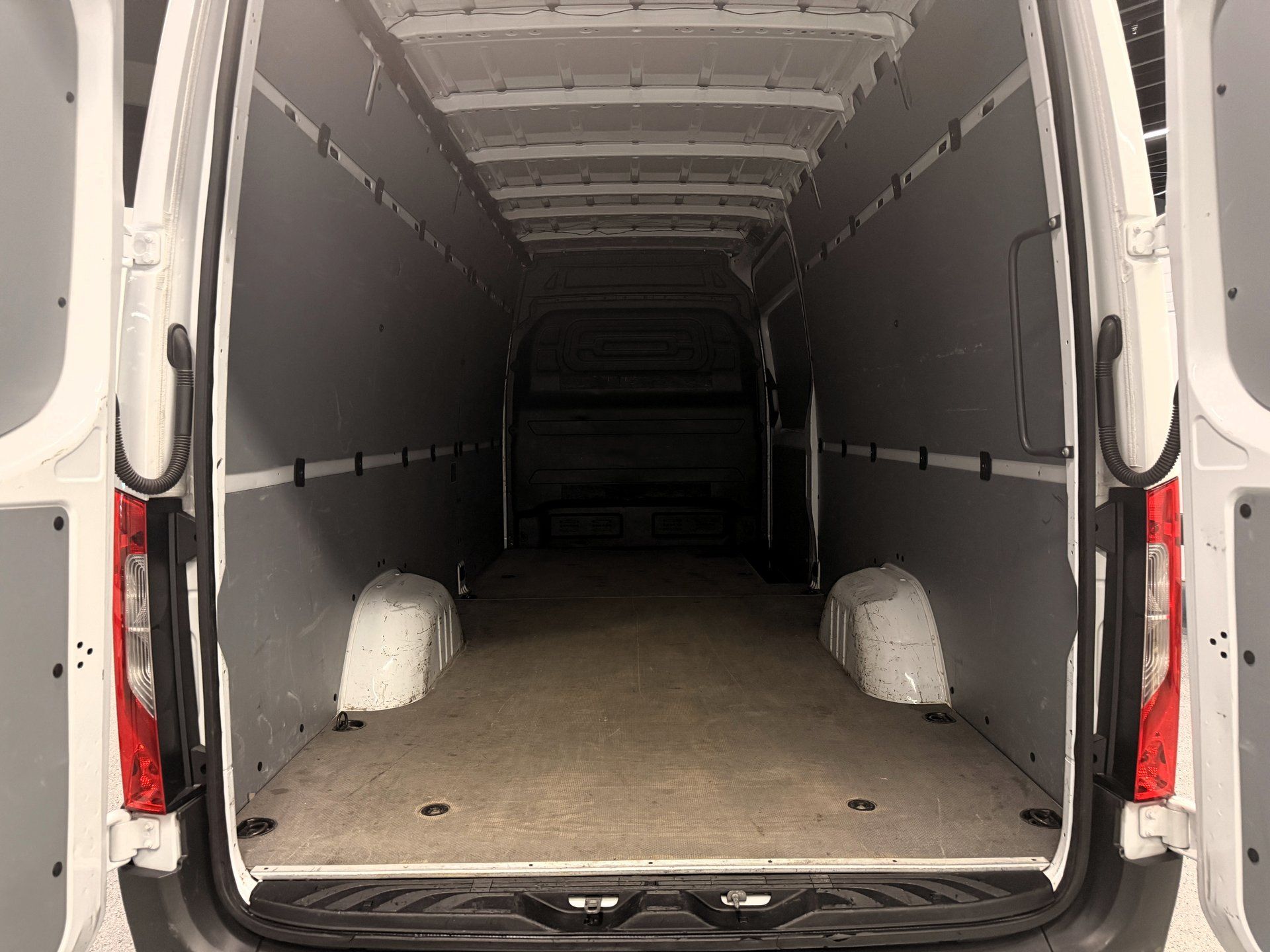 Mercedes-Benz Sprinter Cargo Van 2024 - Thumbnail 15