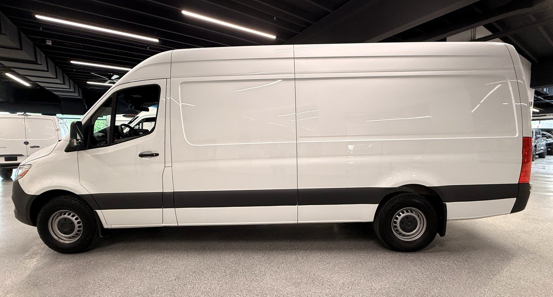 Mercedes-Benz Sprinter Cargo Van 2024 - Thumbnail 2