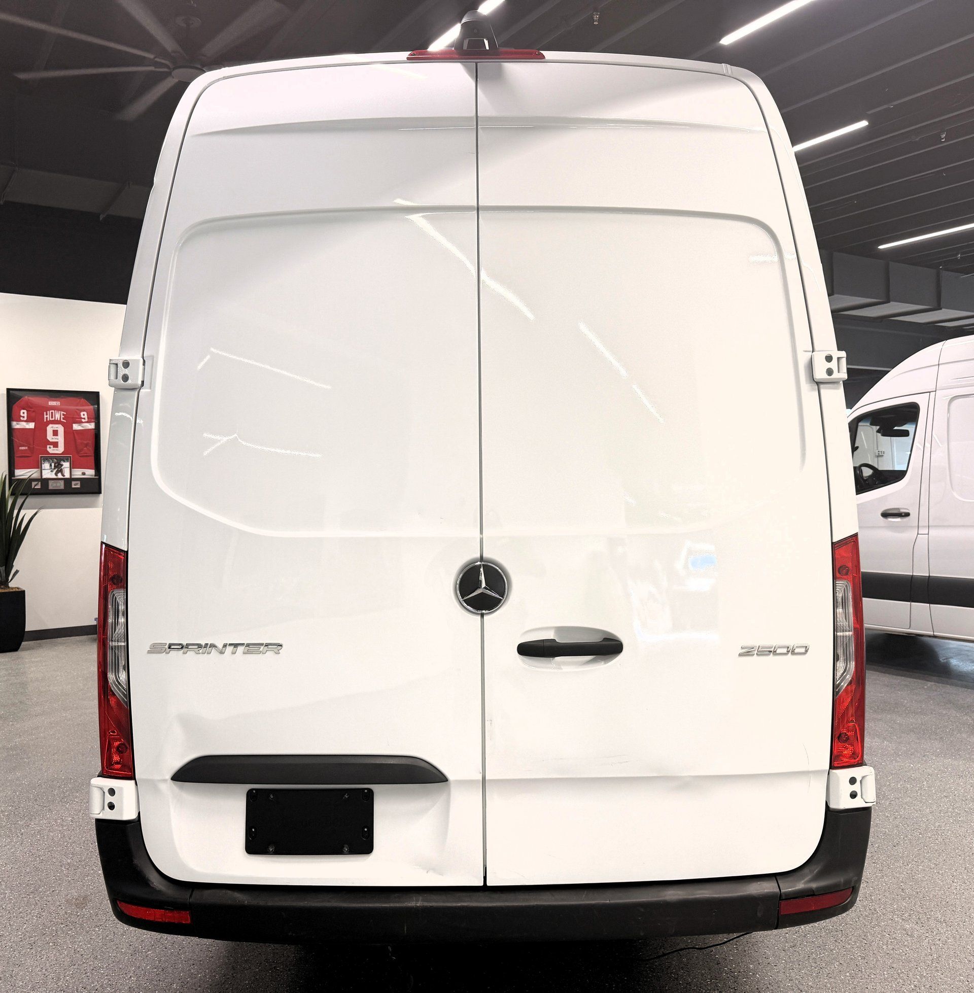 Mercedes-Benz Sprinter Cargo Van 2024 - Thumbnail 4