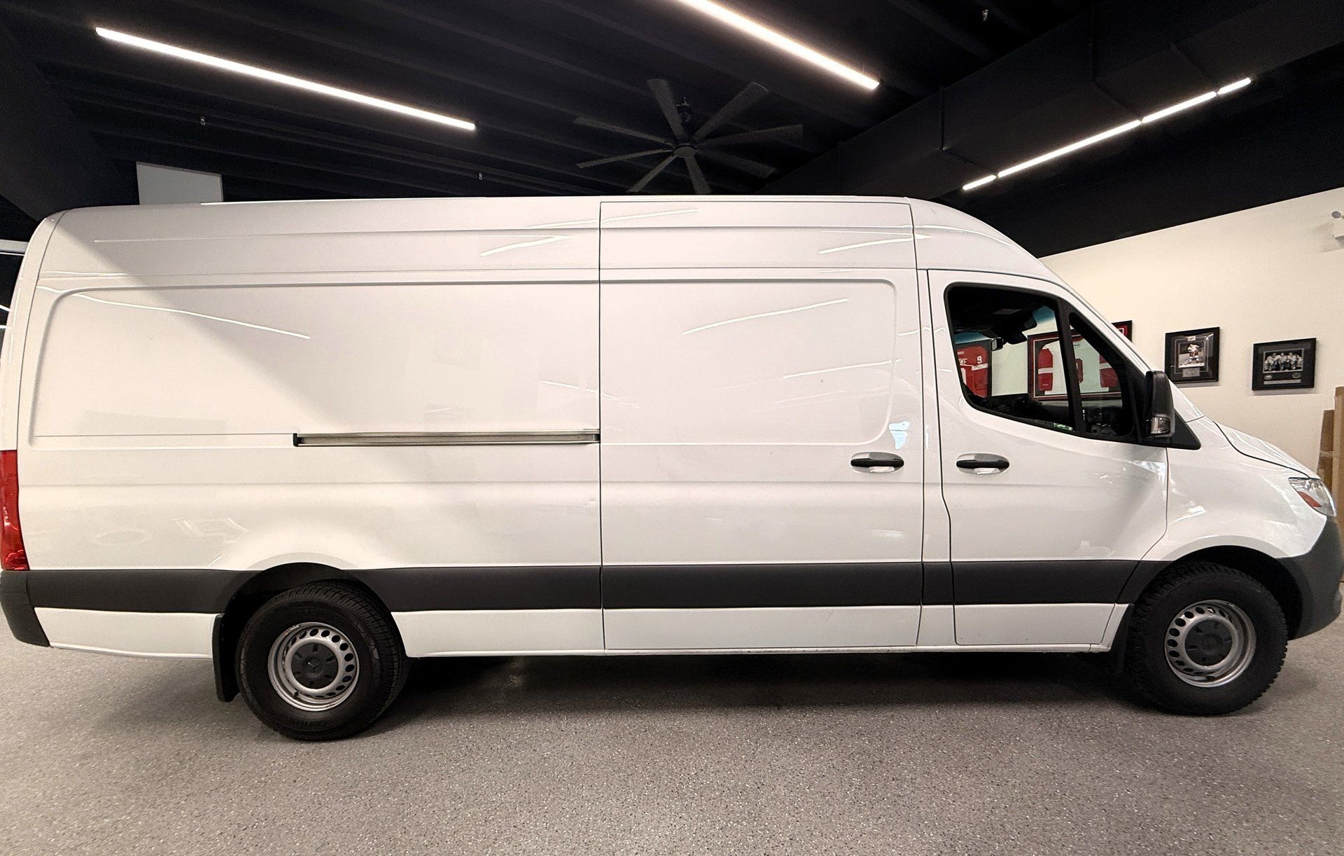 Mercedes-Benz Sprinter Cargo Van 2024 - Thumbnail 6