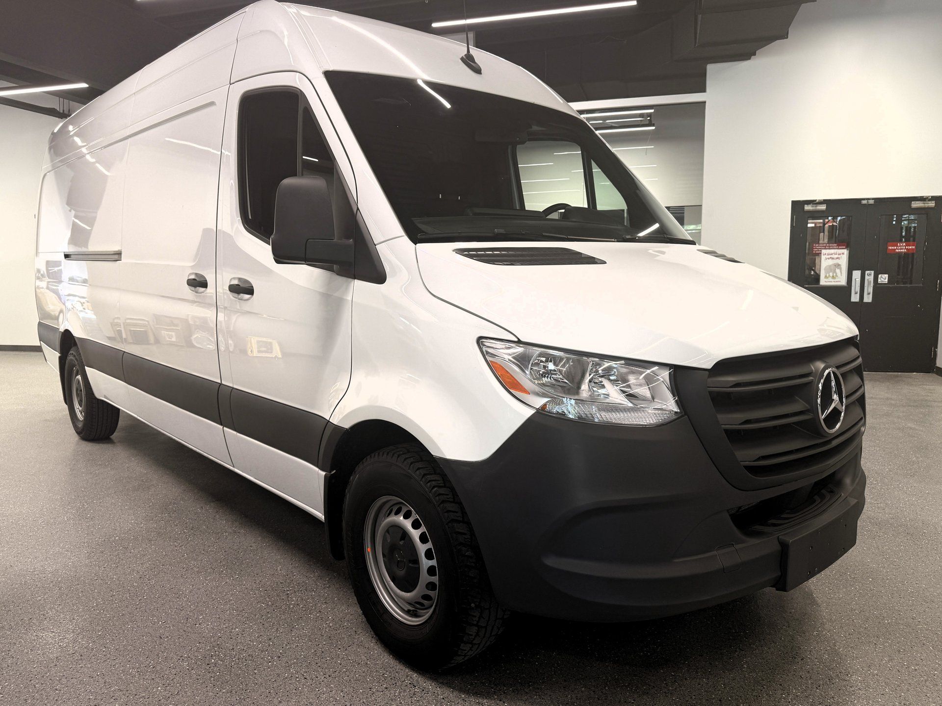 Mercedes-Benz Sprinter Cargo Van 2024 - Thumbnail 7