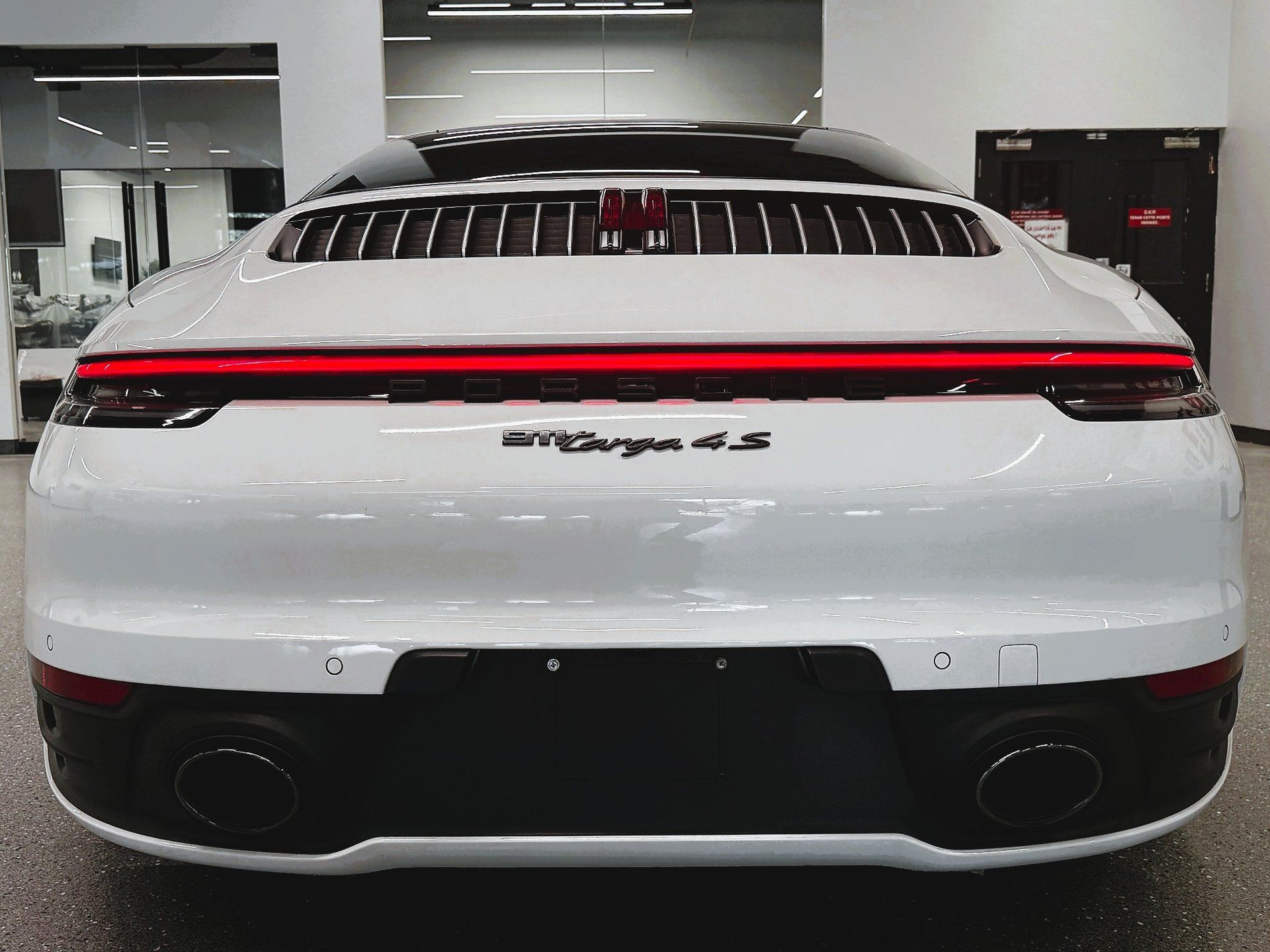 Porsche 911 2022 - Thumbnail 3