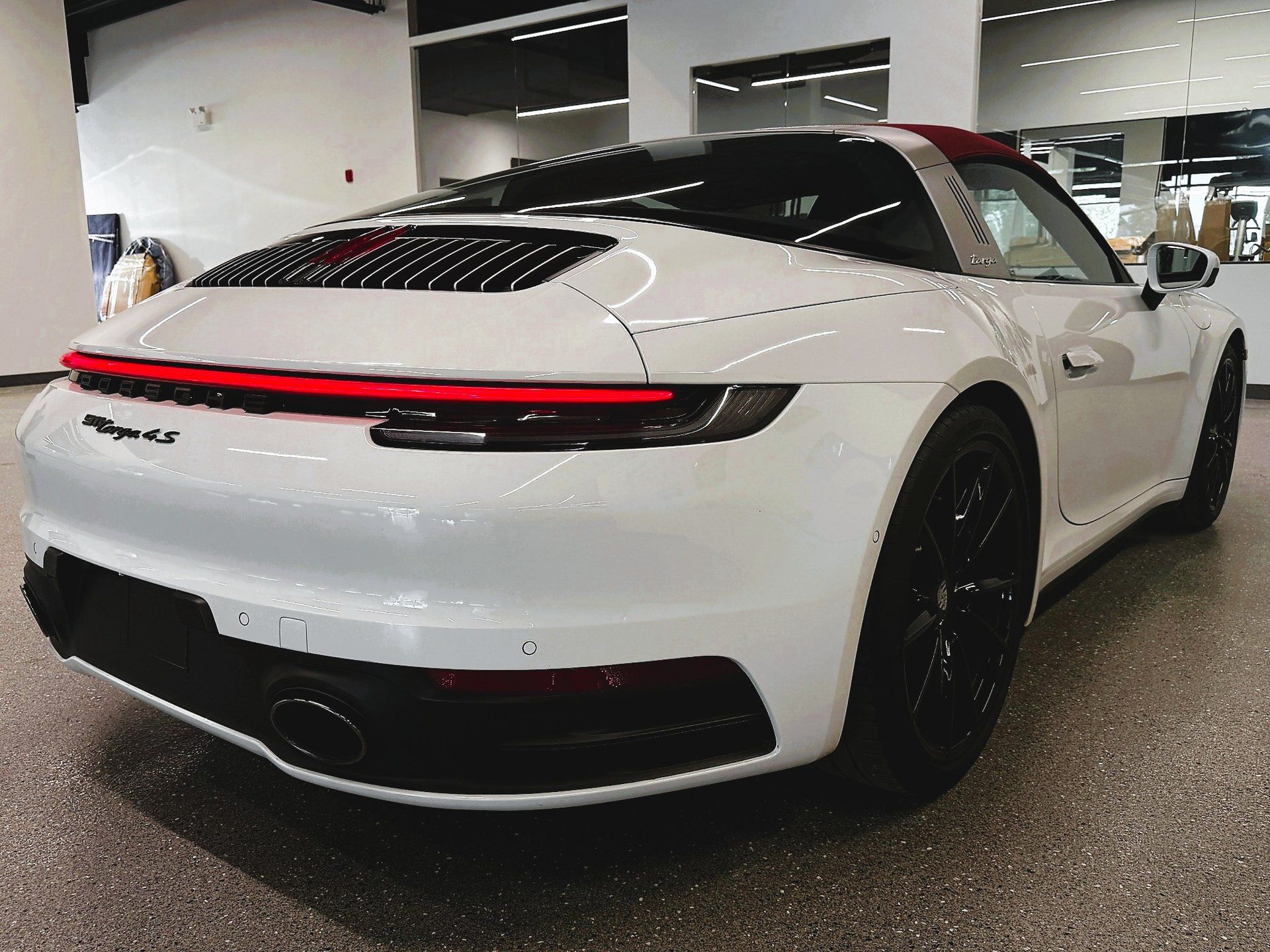 Porsche 911 2022 - Thumbnail 4