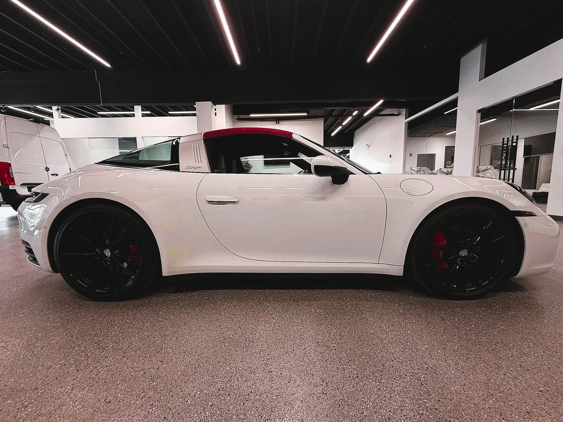 Porsche 911 2022 - Thumbnail 5