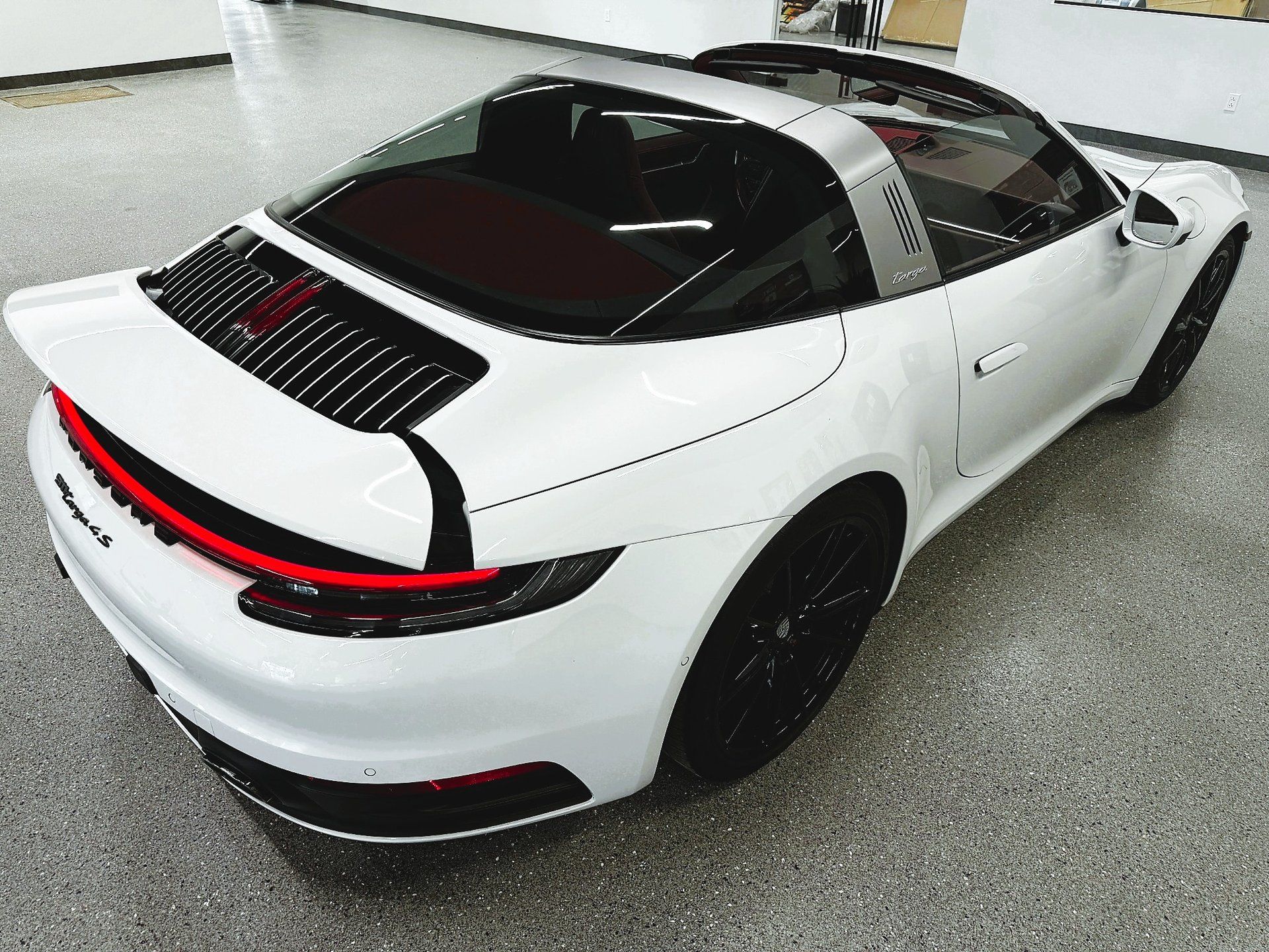 Porsche 911 2022 - Thumbnail 15