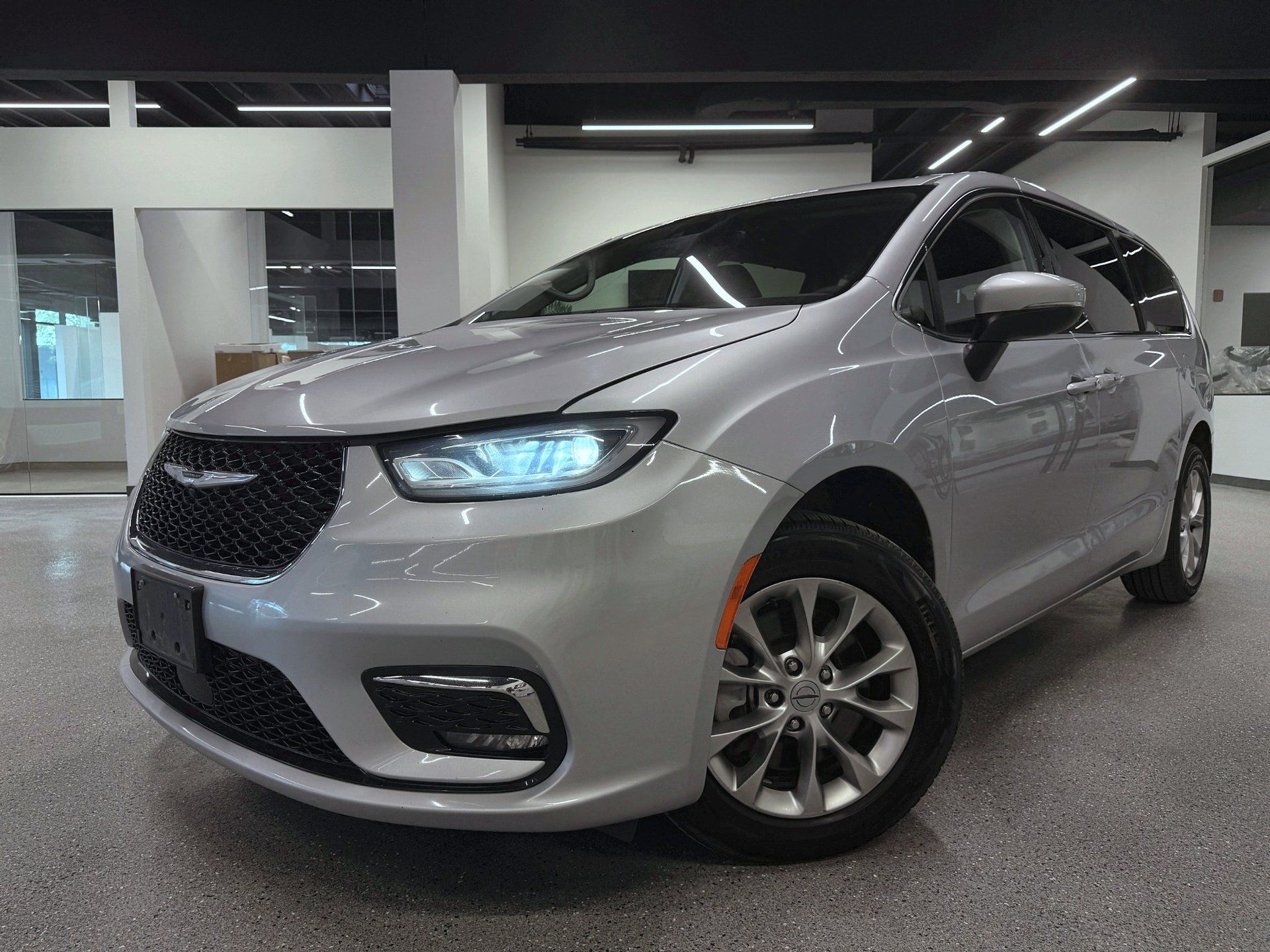 Chrysler Pacifica 2023 - Thumbnail 1