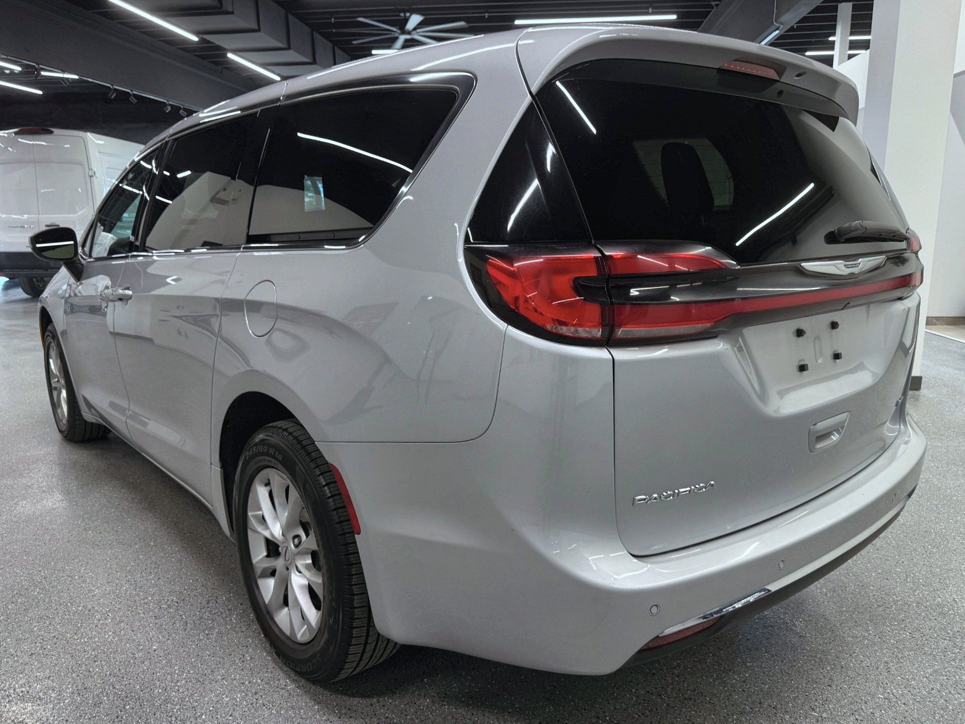 Chrysler Pacifica 2023 - Thumbnail 3
