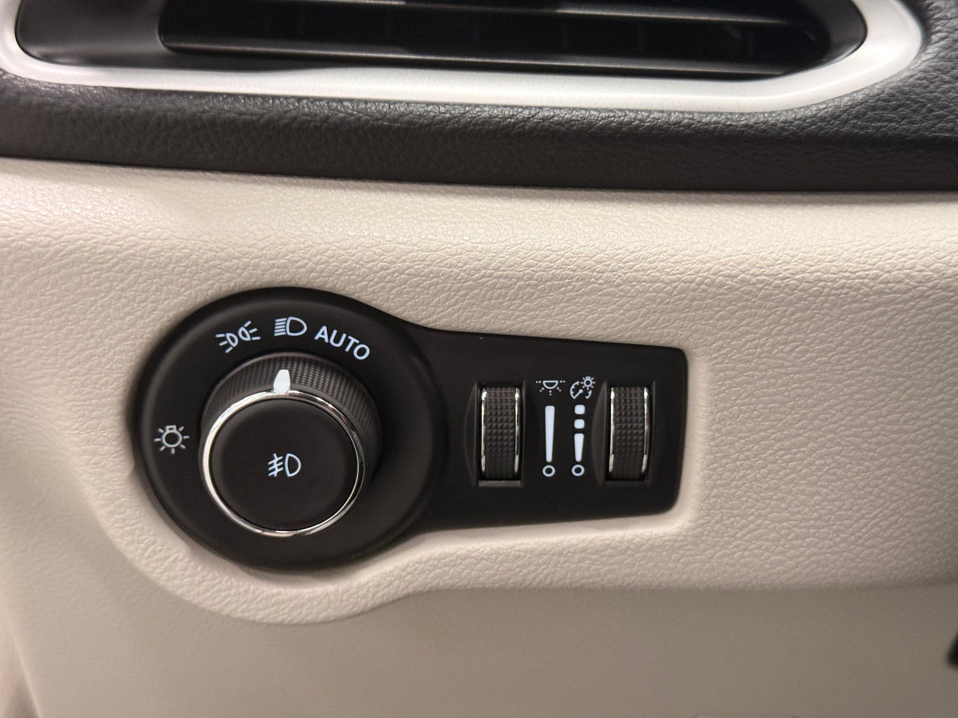 Chrysler Pacifica 2023 - Thumbnail 24