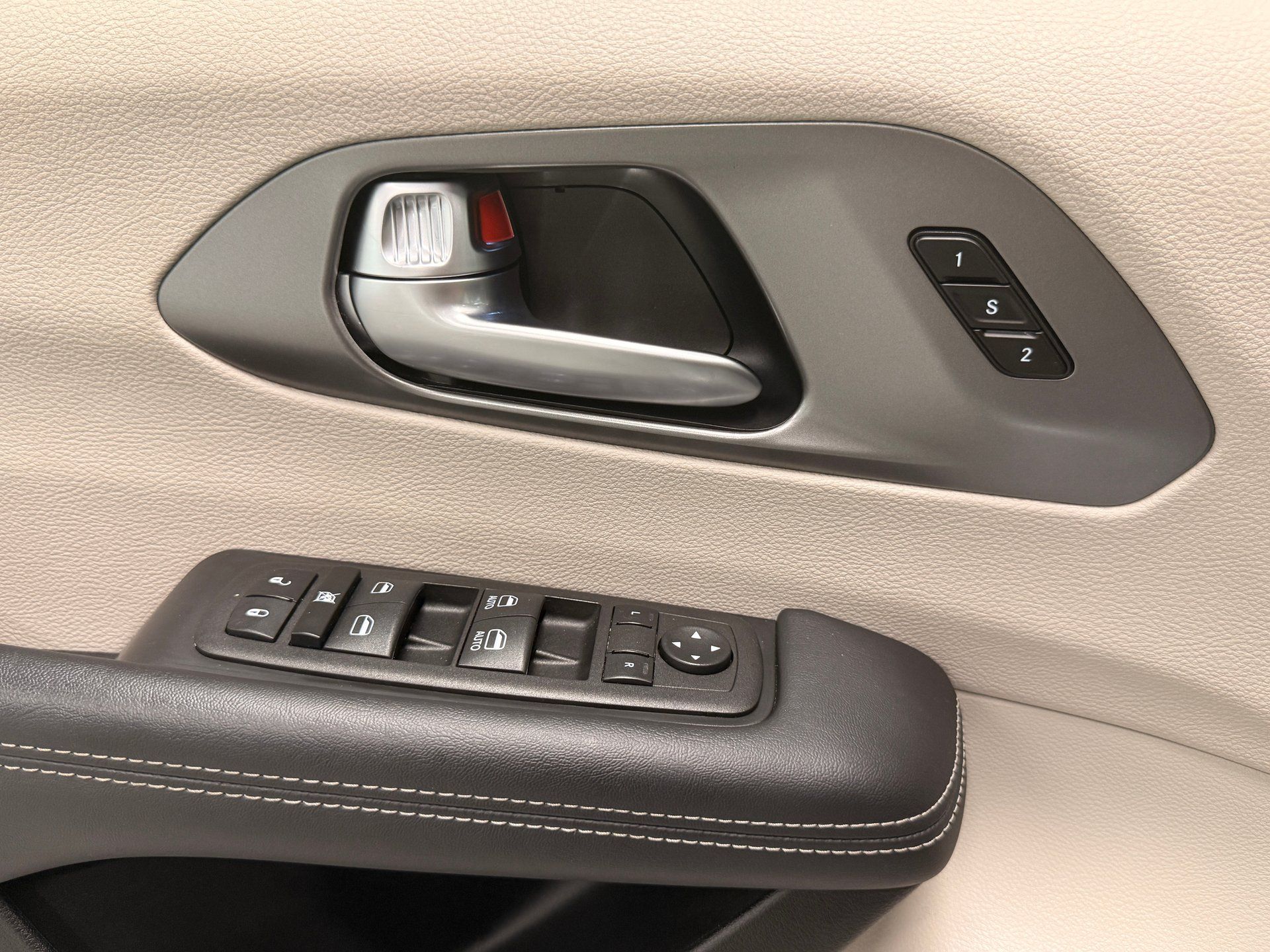 Chrysler Pacifica 2023 - Thumbnail 25