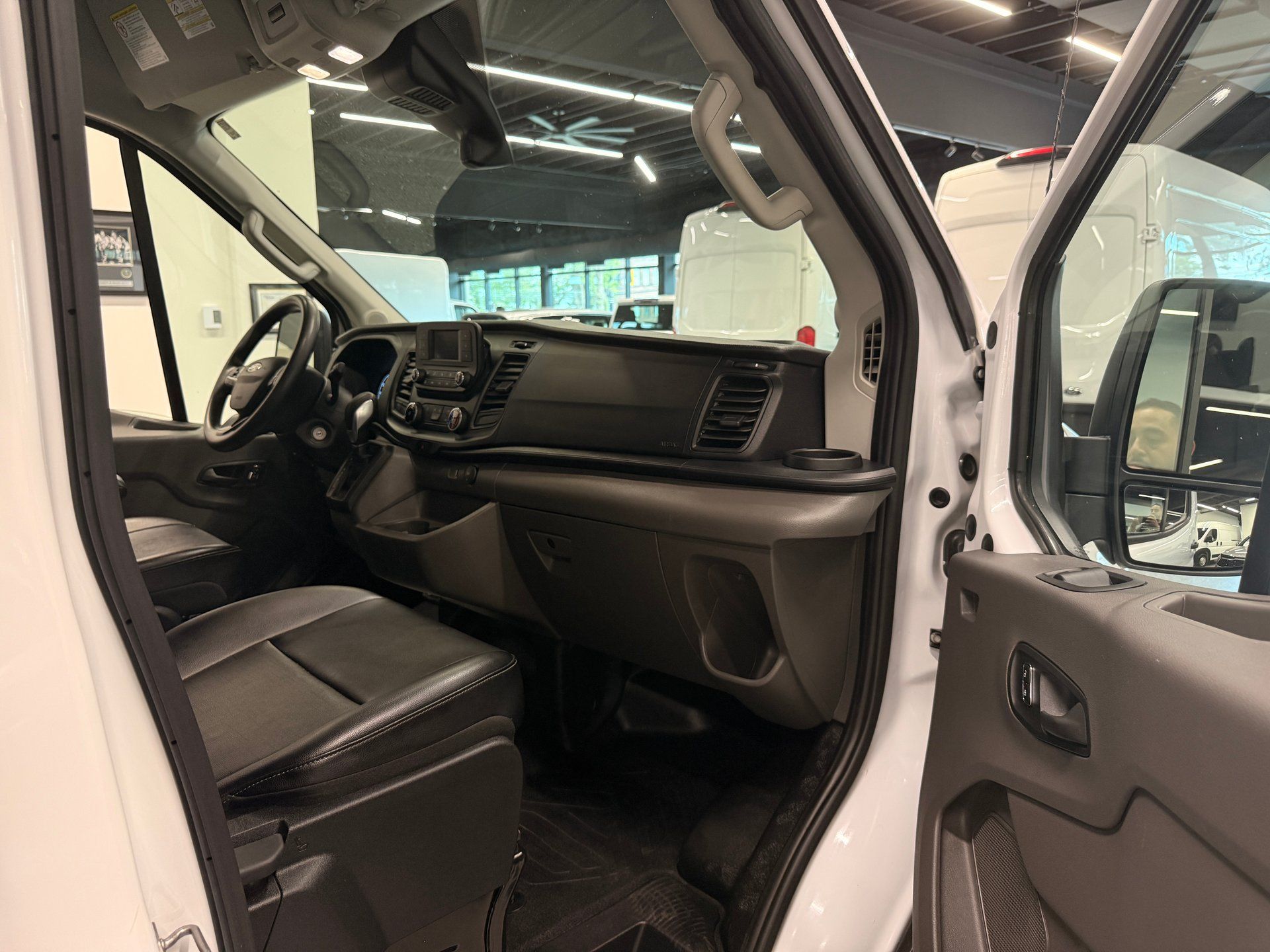 Ford Transit Cargo Van 2024 - Thumbnail 12