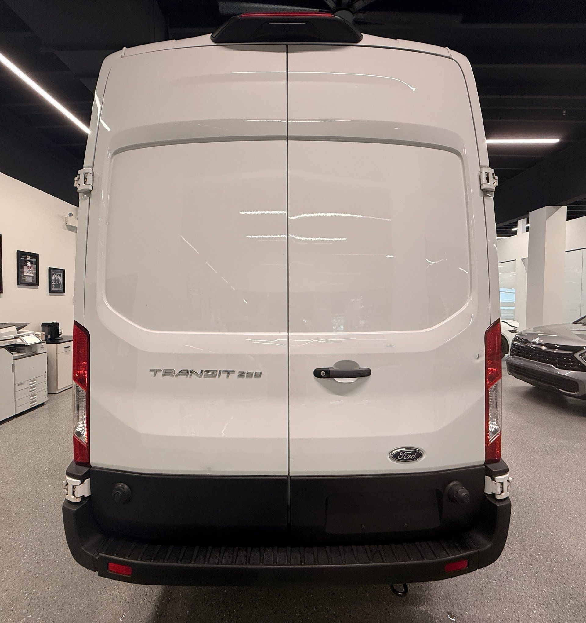 Ford Transit Cargo Van 2024 - Thumbnail 4