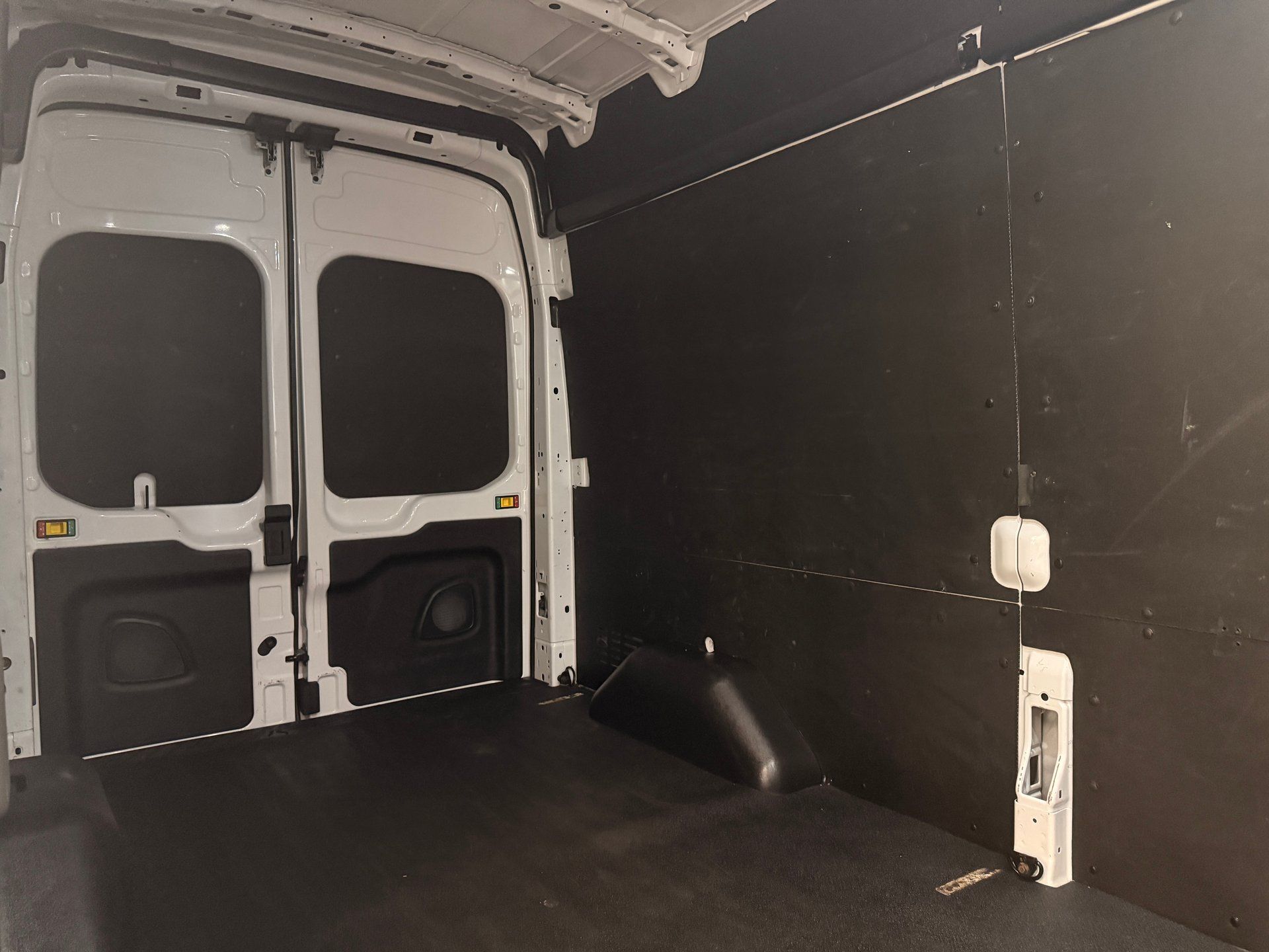 Ford Transit Cargo Van 2024 - Thumbnail 14