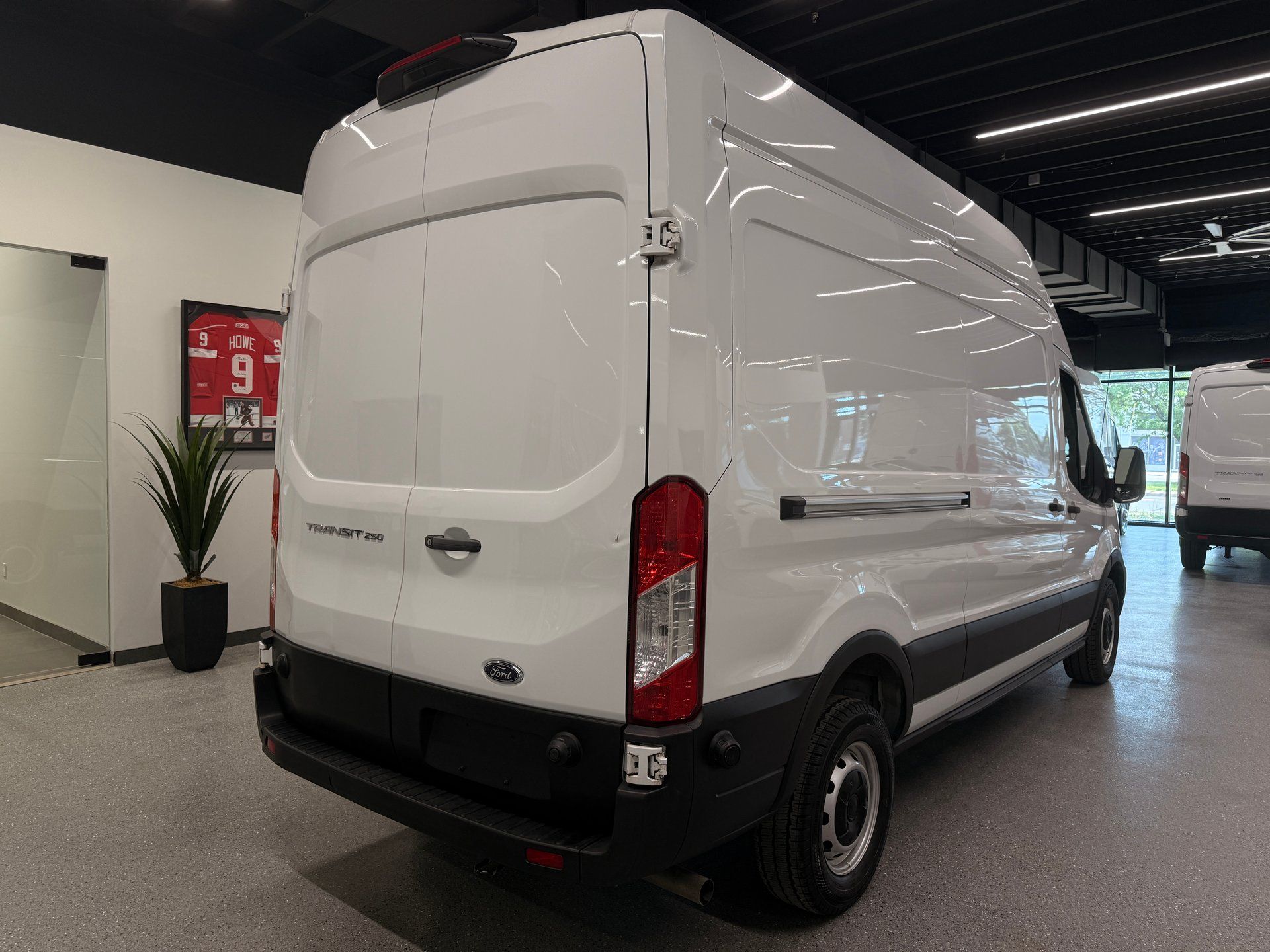 Ford Transit Cargo Van 2024 - Thumbnail 5