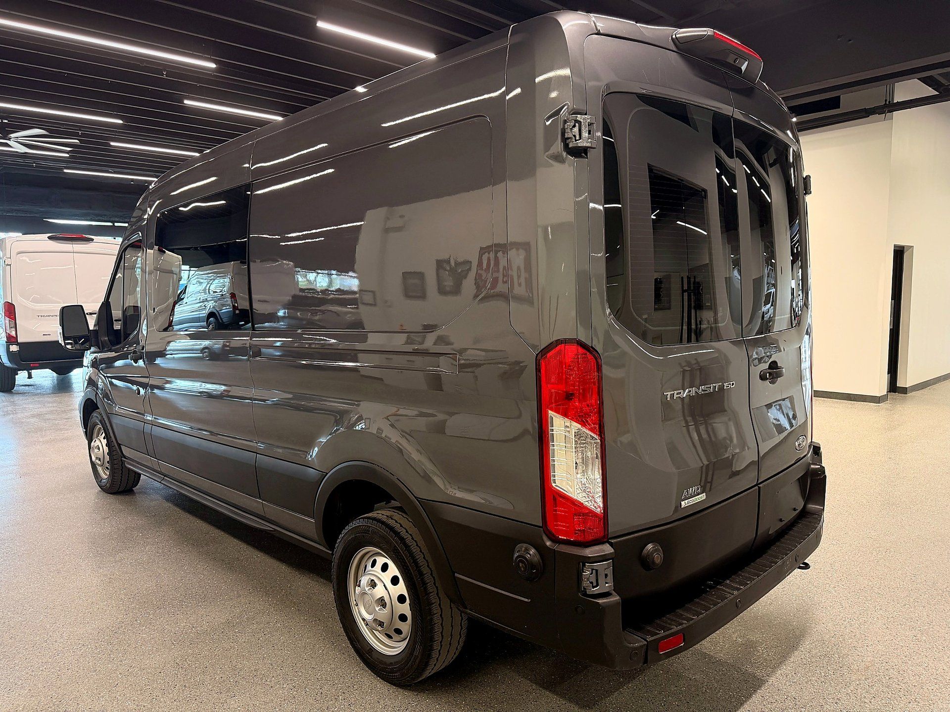 Ford Transit Crew Van 2023 - Thumbnail 3