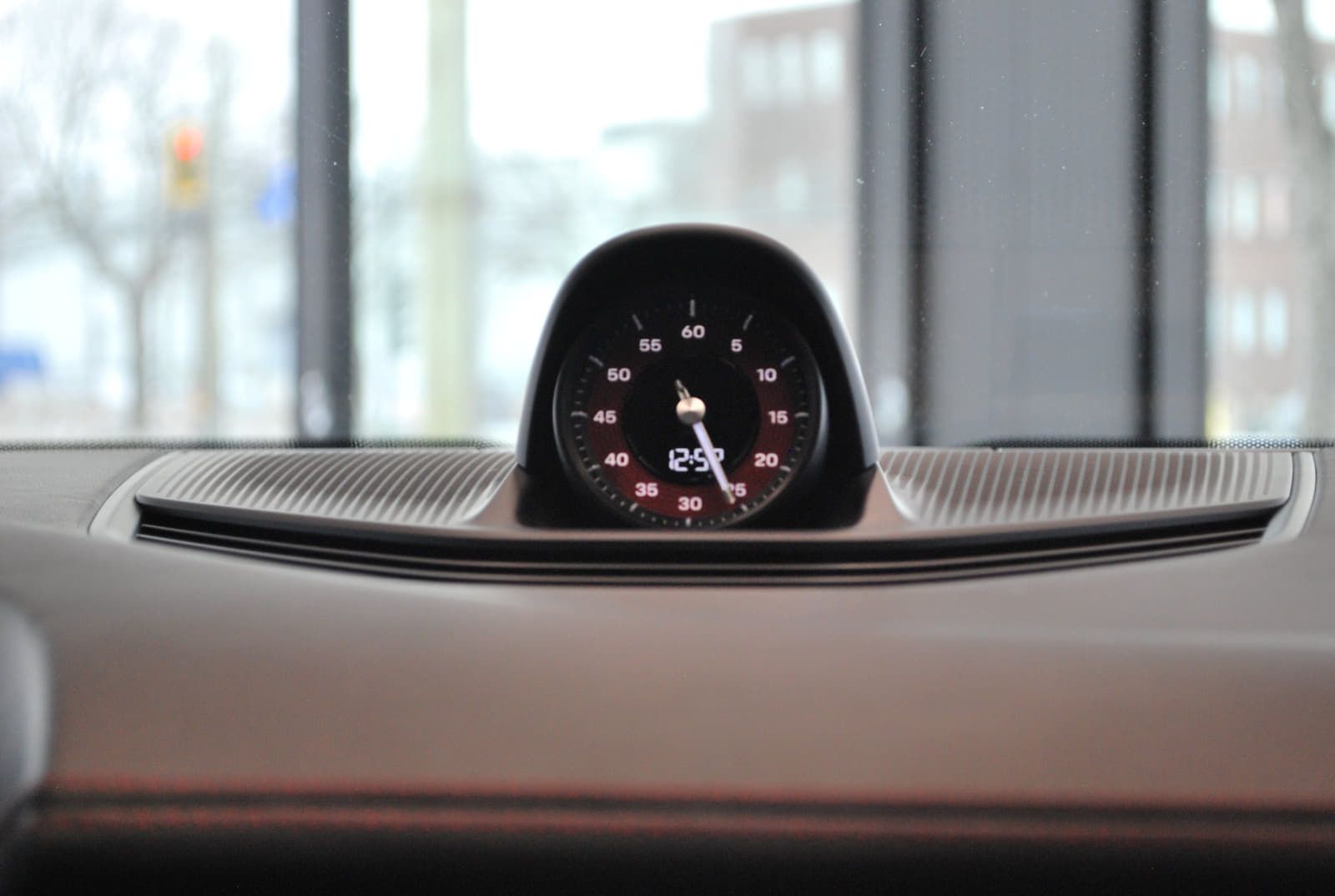 Porsche Taycan 2024 - Image 19
