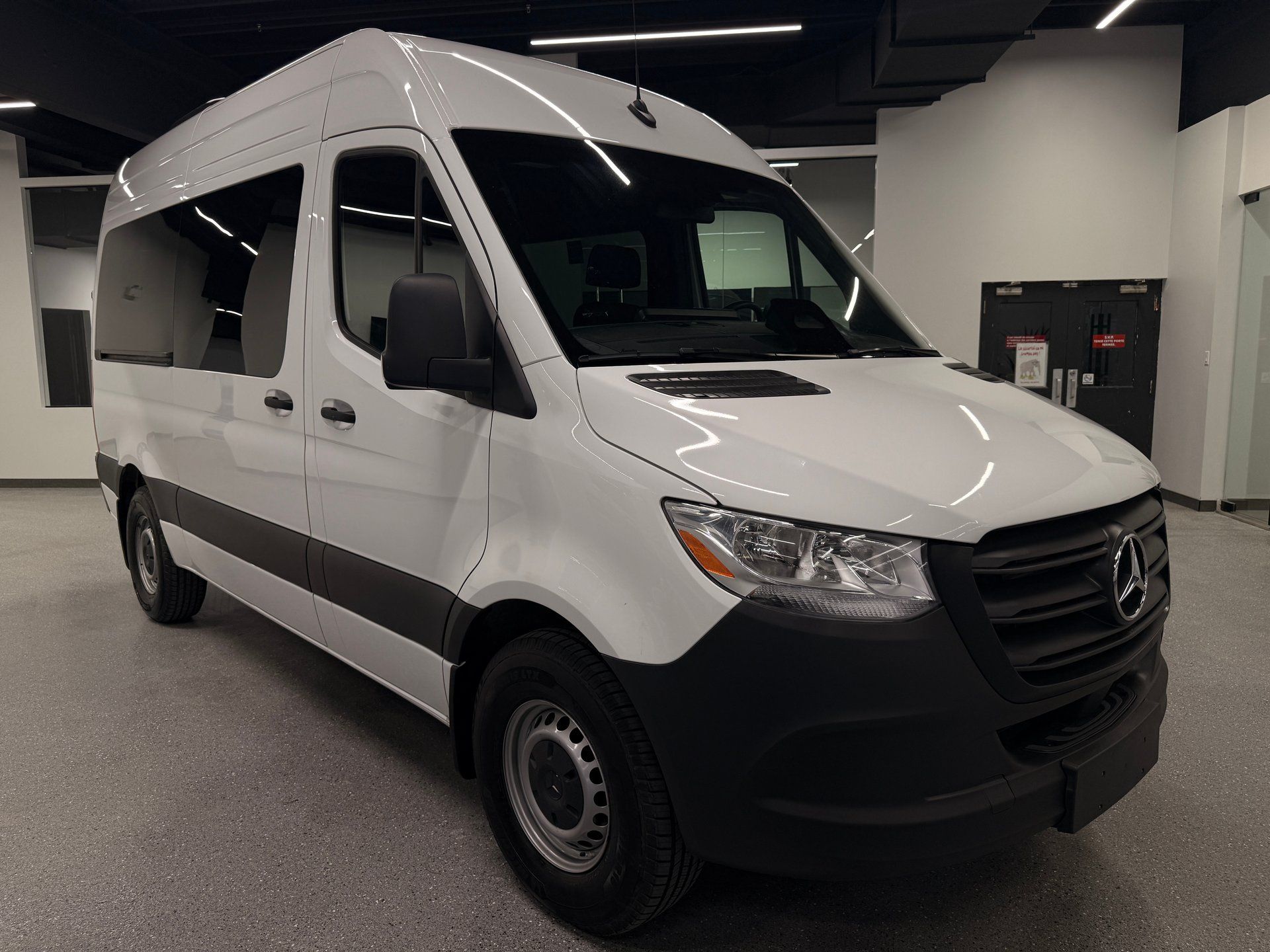 Mercedes-Benz Sprinter Passenger Van 2025 - Image 6 