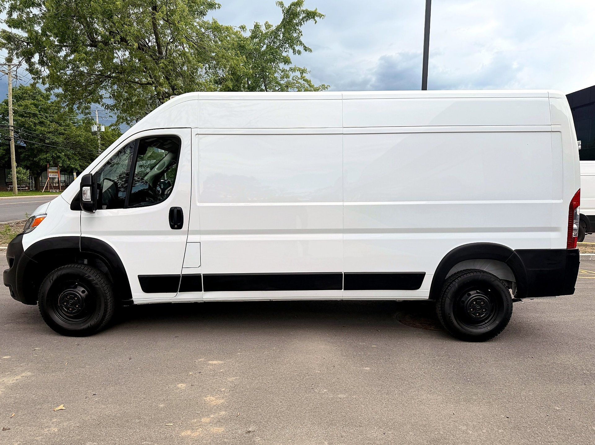 Ram ProMaster Cargo Van 2023 - Image 2