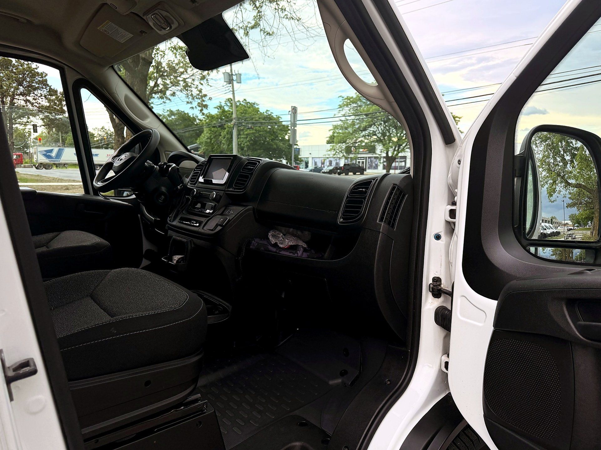 Ram ProMaster Cargo Van 2023 - Image 11