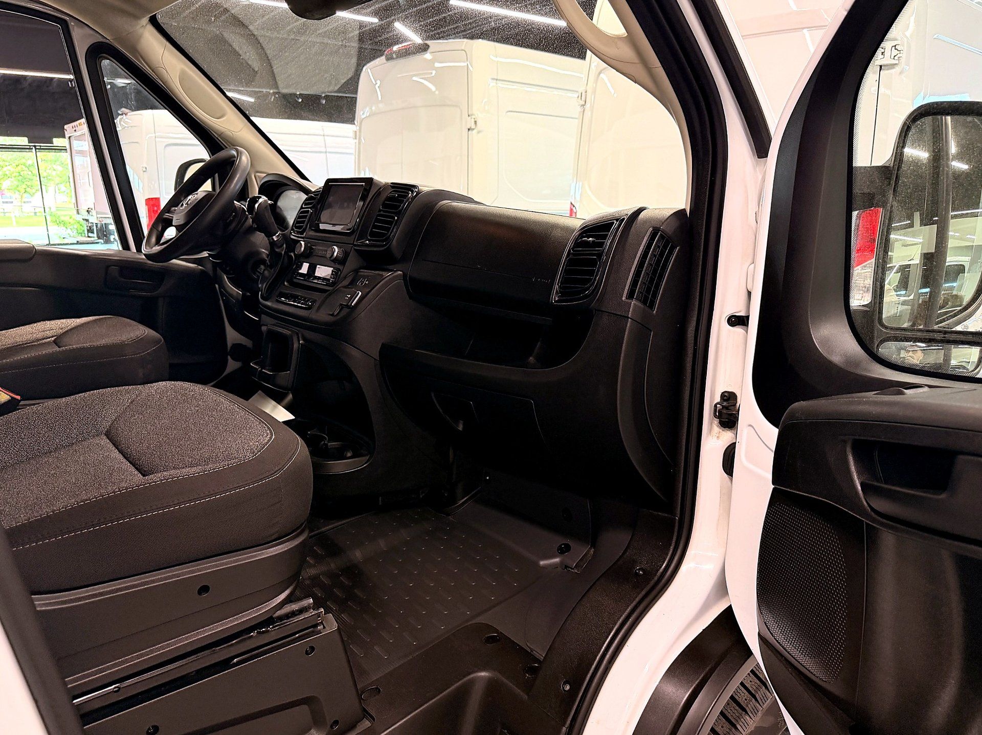 Ram ProMaster Cargo Van 2023 - Image 12