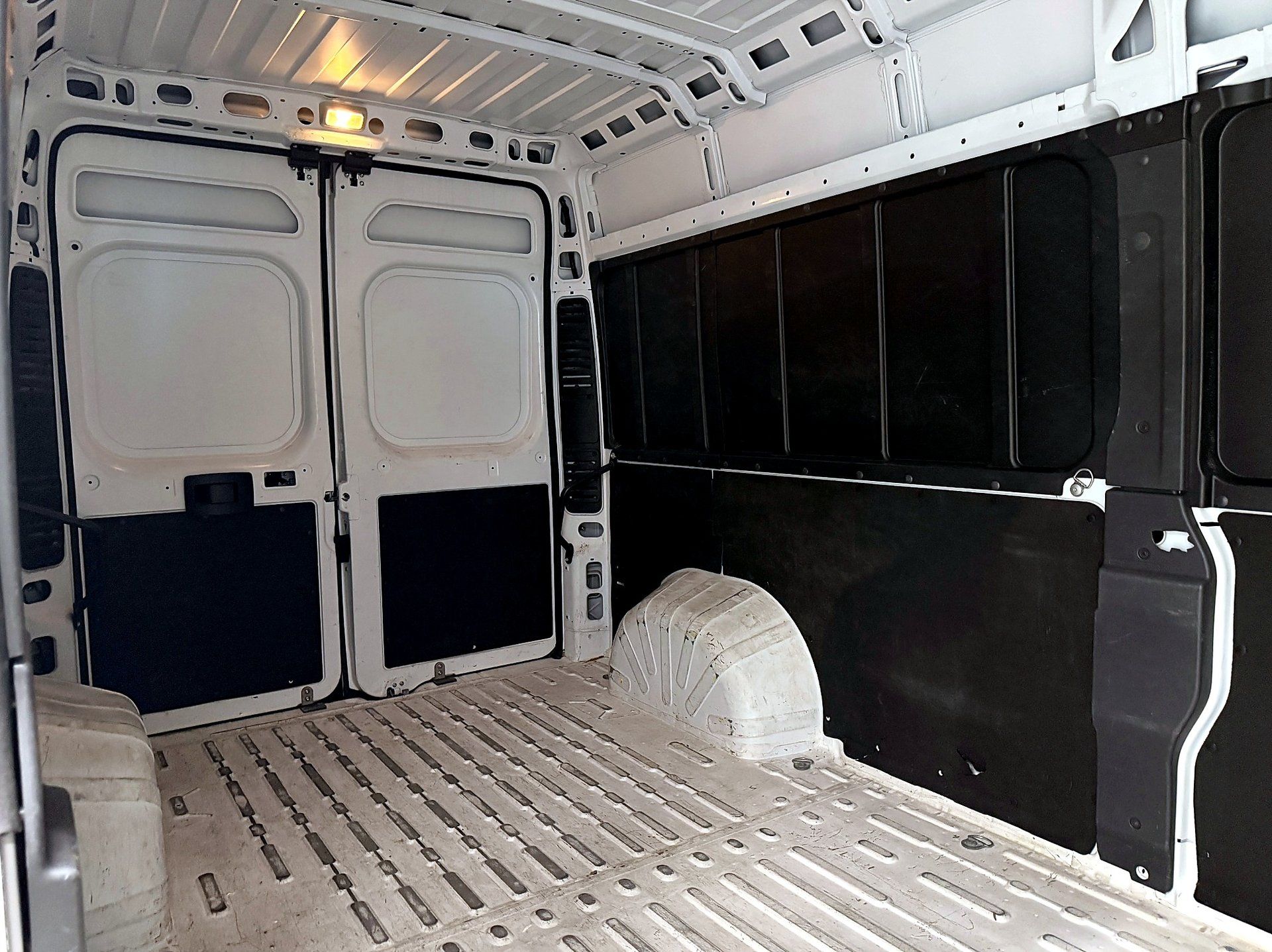 Ram ProMaster Cargo Van 2023 - Image 14