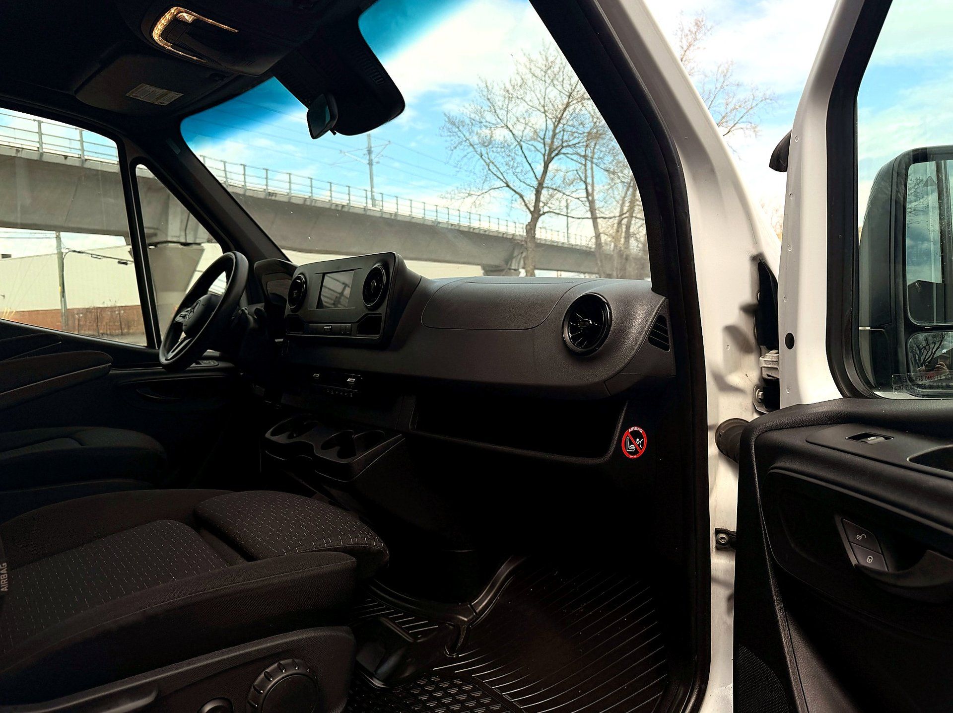 Mercedes-Benz Sprinter Cargo Van 2019 - Image 10