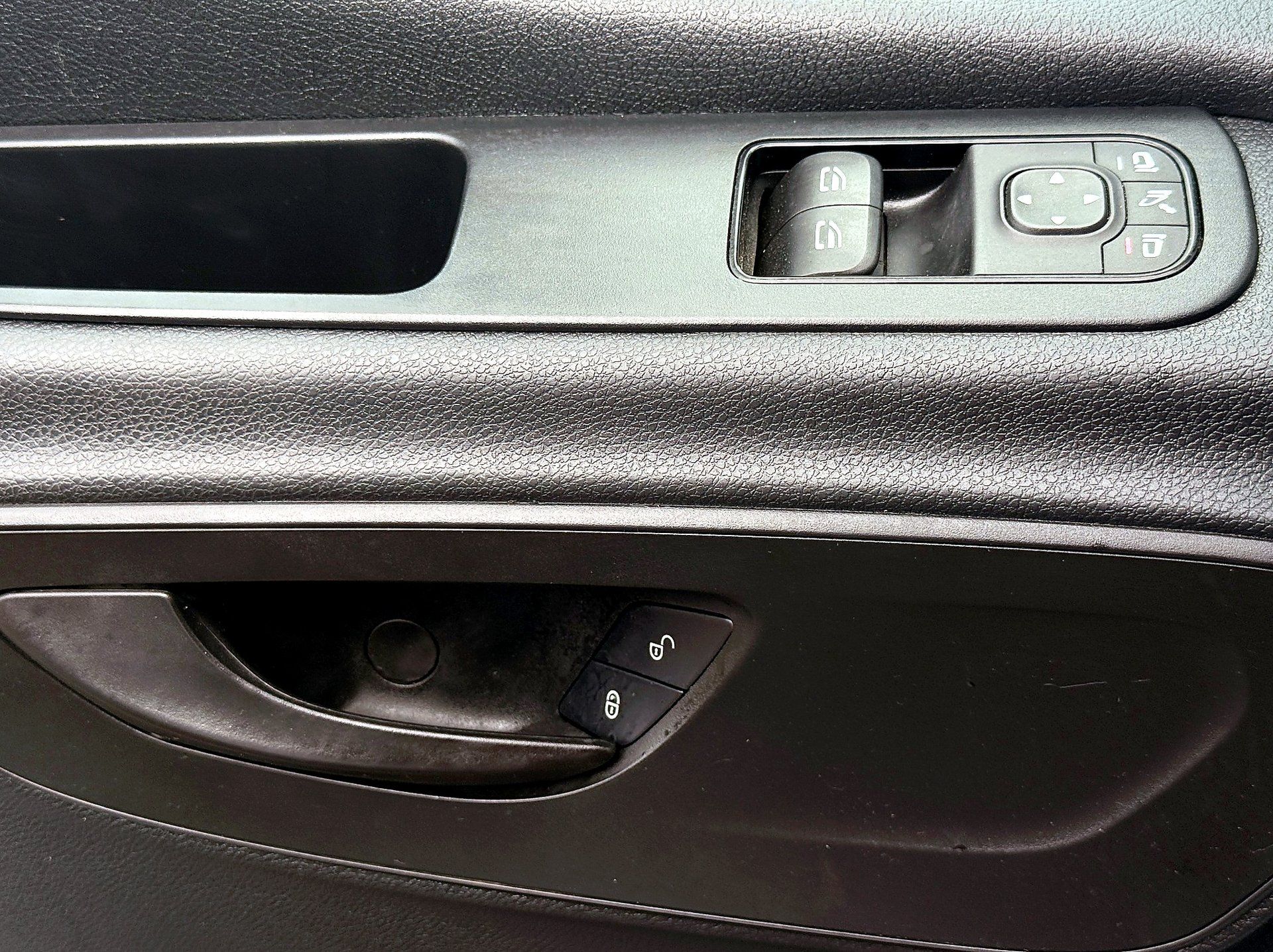 Mercedes-Benz Sprinter Cargo Van 2019 - Image 17