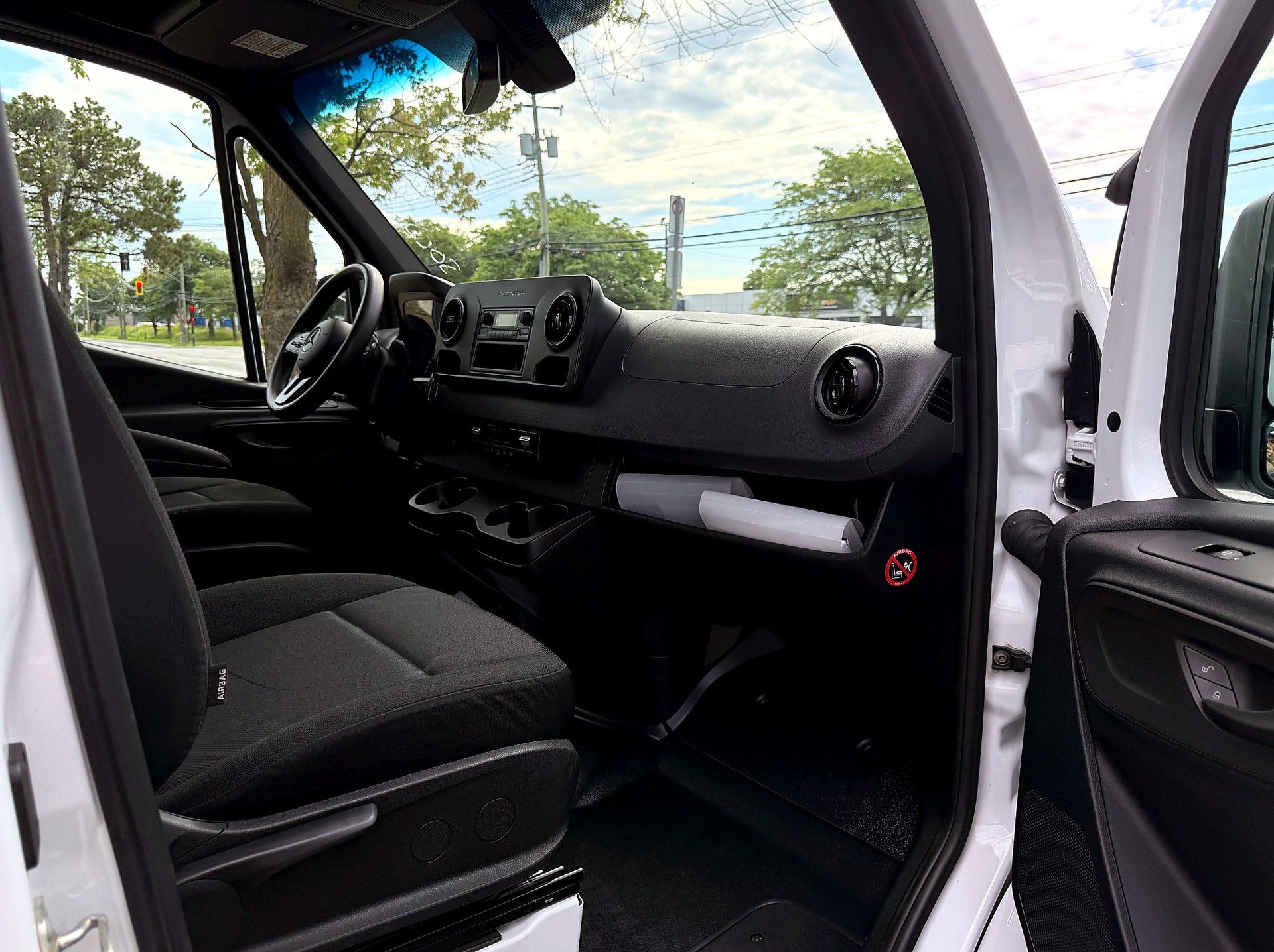 Mercedes-Benz Sprinter Cargo Van 2023 - Image 12