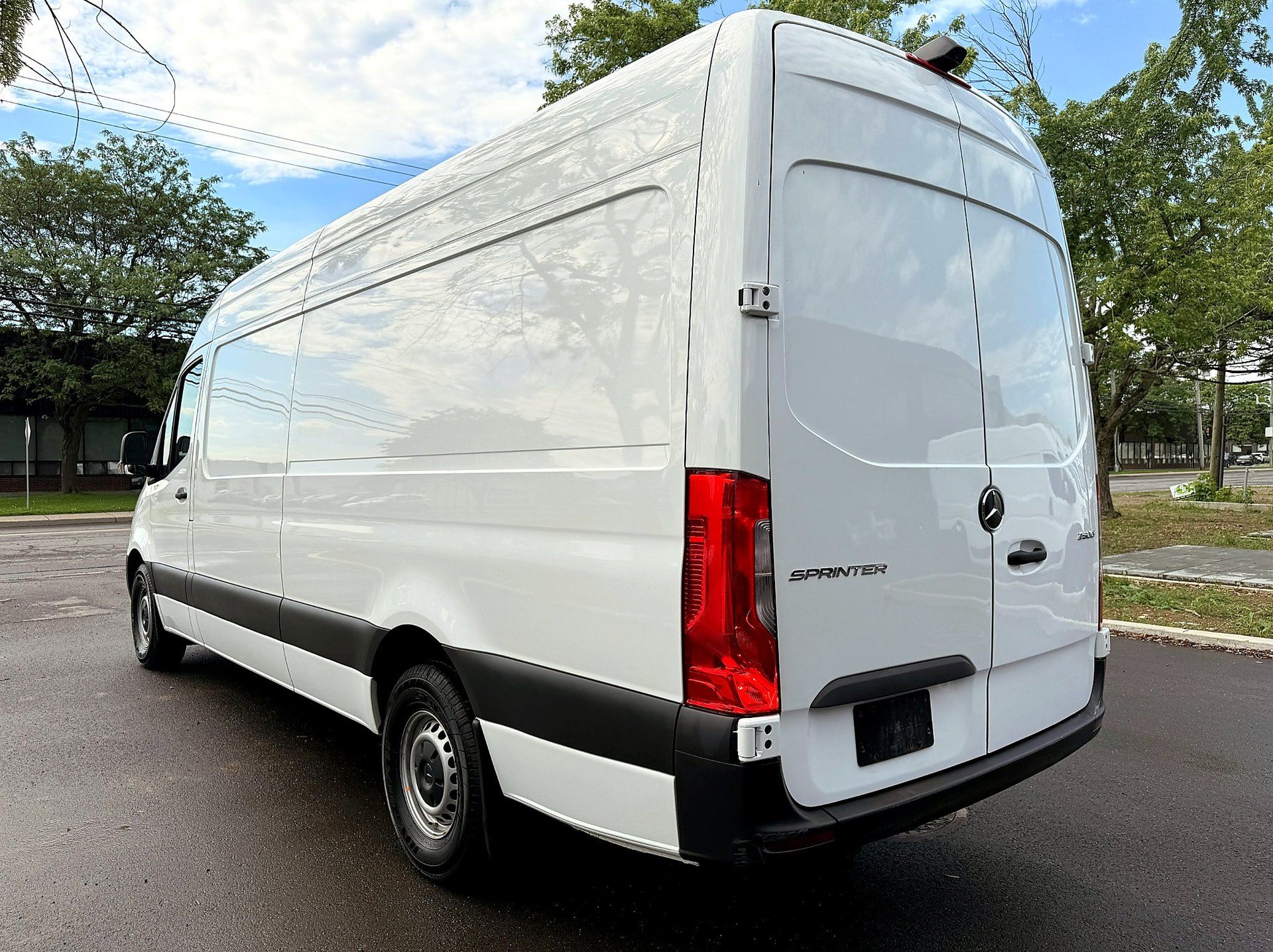 Mercedes-Benz Sprinter Cargo Van 2023 - Image 3